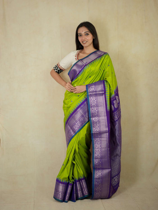 HANDWOVEN GREEN COLOUR GADWAL SILK SAREE WITH 93 CM BLOUSE PIECE