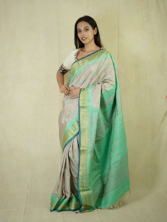 HANDWOVEN LIGHT GREY COLOUR GADWAL SILK SAREE WITH 1 M BLOUSE PIECE