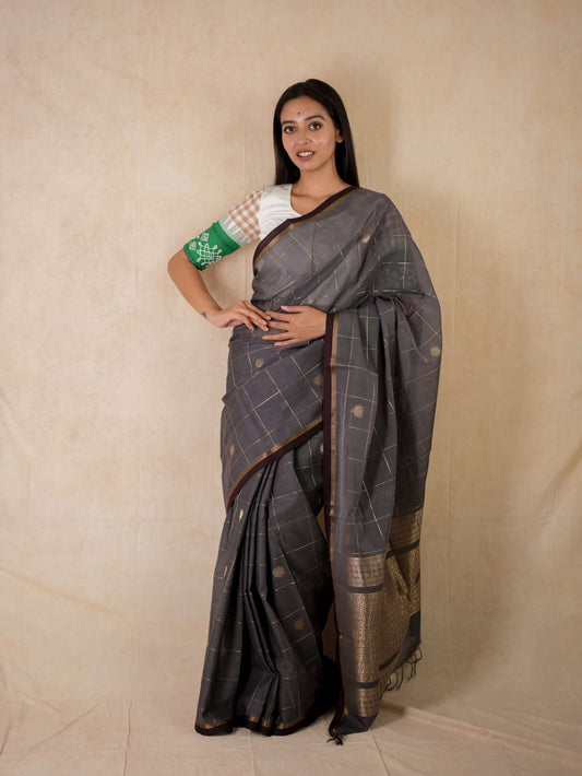 HANDWOVEN GREY COLOUR KANCHIPURAM SILK BY COTTON SAREE WITH 78 CM BLOUSE PIECE