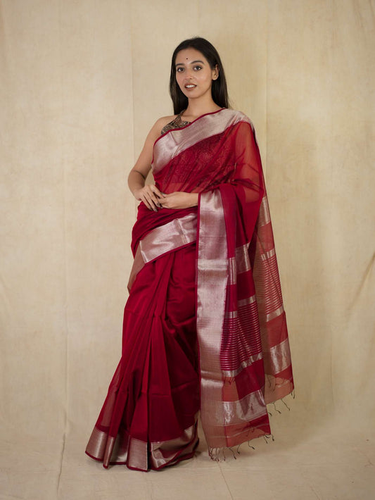 HANDWOVEN BLACKISH RED COLOUR MAHESWARI SILK BY COTTON SAREE WITH 81 CM BLOUSE PIECE