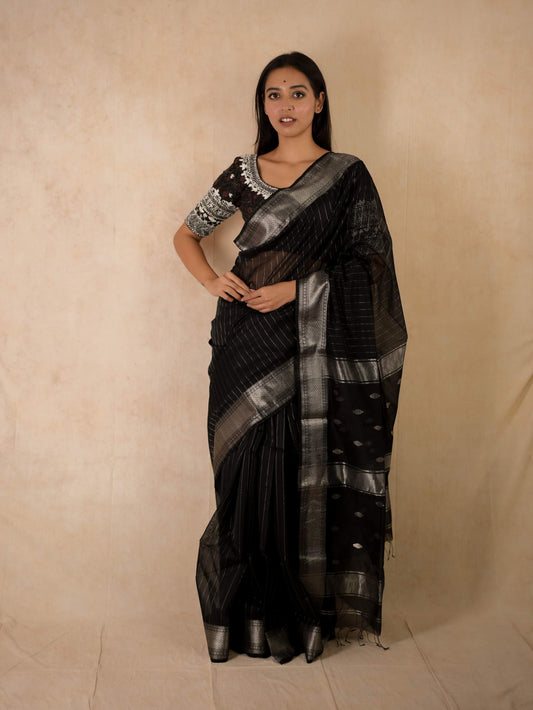HANDWOVEN BLACK COLOUR MAHESWARI SILK- COTTON SAREE WITH 68 CM BLOUSE PIECE