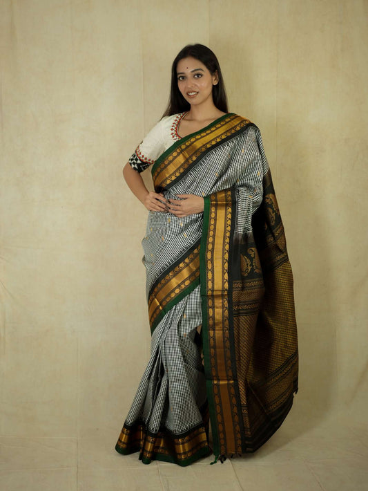 HANDWOVEN BLACK & WHITE COLOUR GADWAL SILK SAREE WITH 88 CM BLOUSE PIECE