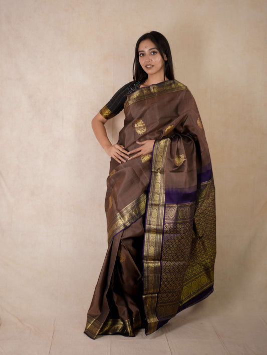 HANDWOVEN GREYISH BROWN COLOUR KANJEEVARAM SILK SAREE WITH 93 CM BLOUSE PIECE ₹12,450.00