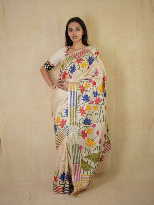 HANDWOVEN OFF-WHITE COLOUR KANTHA TUSSAR SILK SAREE WITH 98 CM BLOUSE PIECE