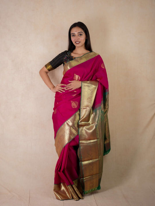 HANDWOVEN RANI PINK COLOUR KANJEEVARAM SILK SAREE WITH 75 CM BLOUSE PIECE