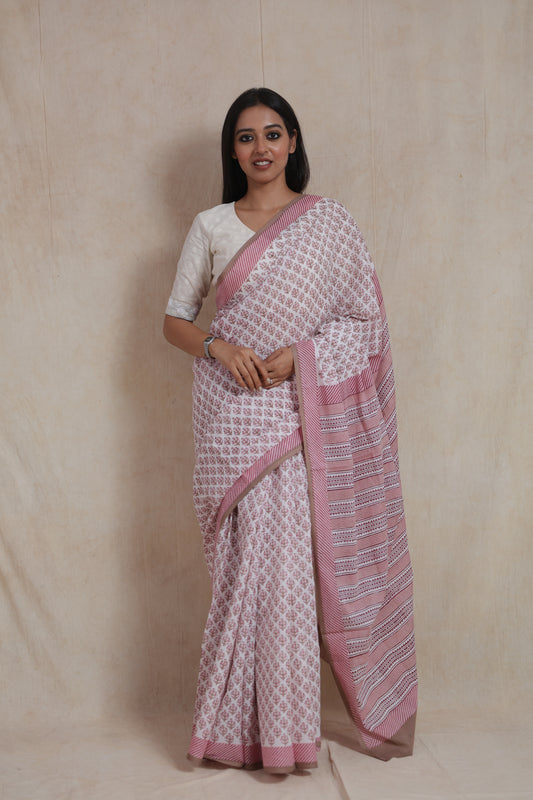 Full look of white and pink Sanghnaree cotton saree with printed pallu