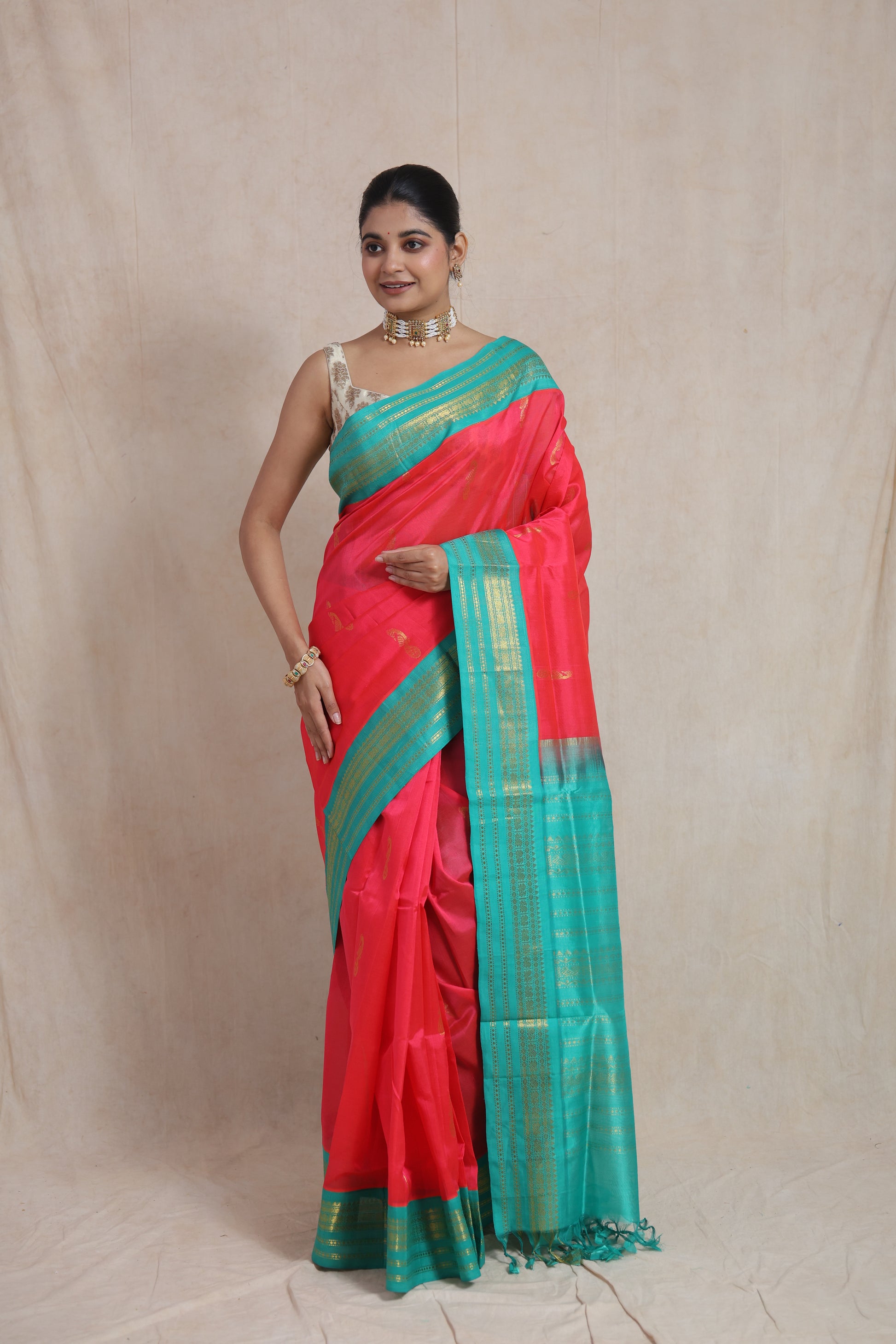 Full-length drape of REDDISH Pink Kanchipuram Handloom SICO Saree