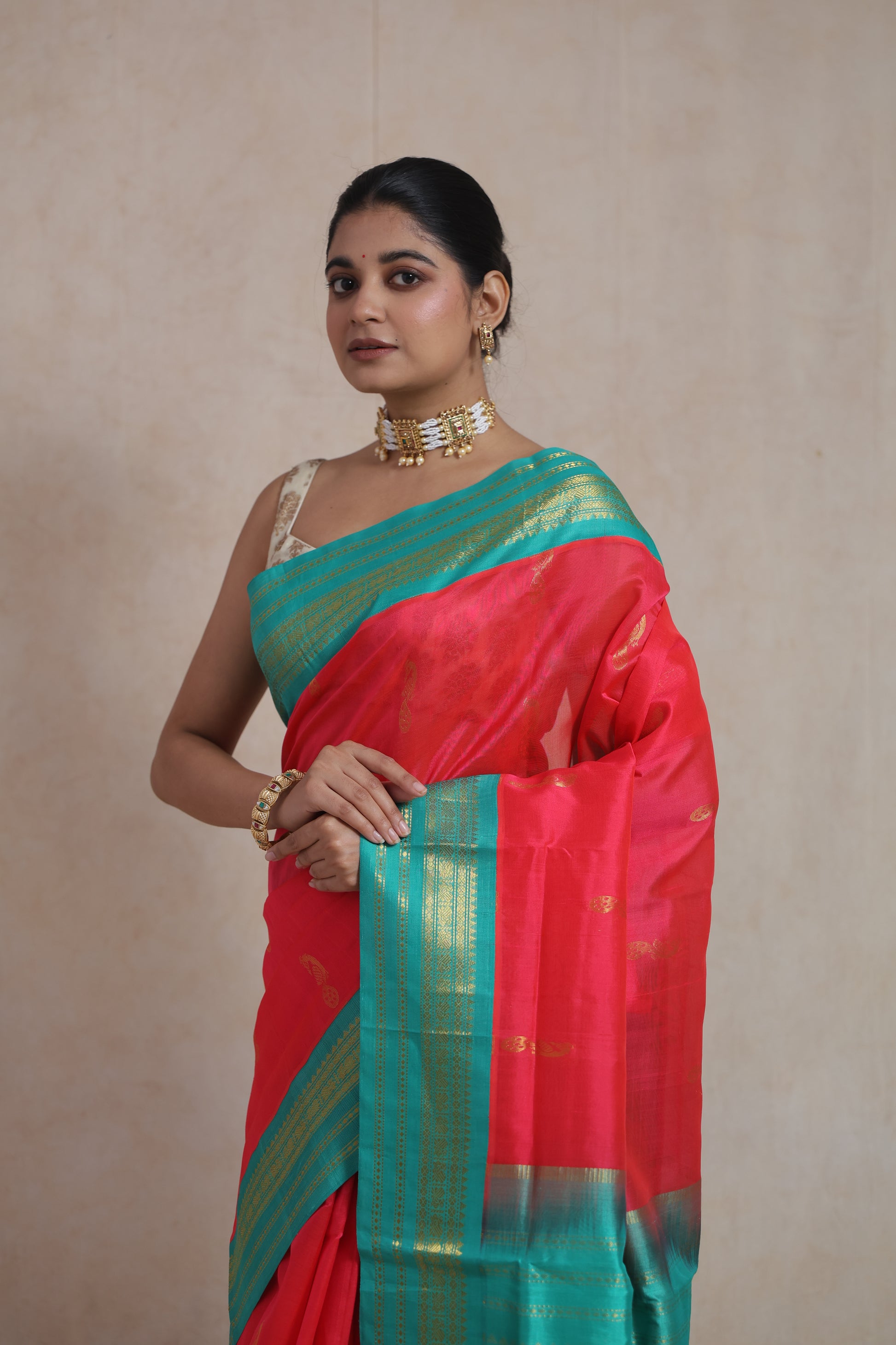 Close-up of RADDISH Pink Kanchipuram Handloom SICO Saree highlighting woven border
