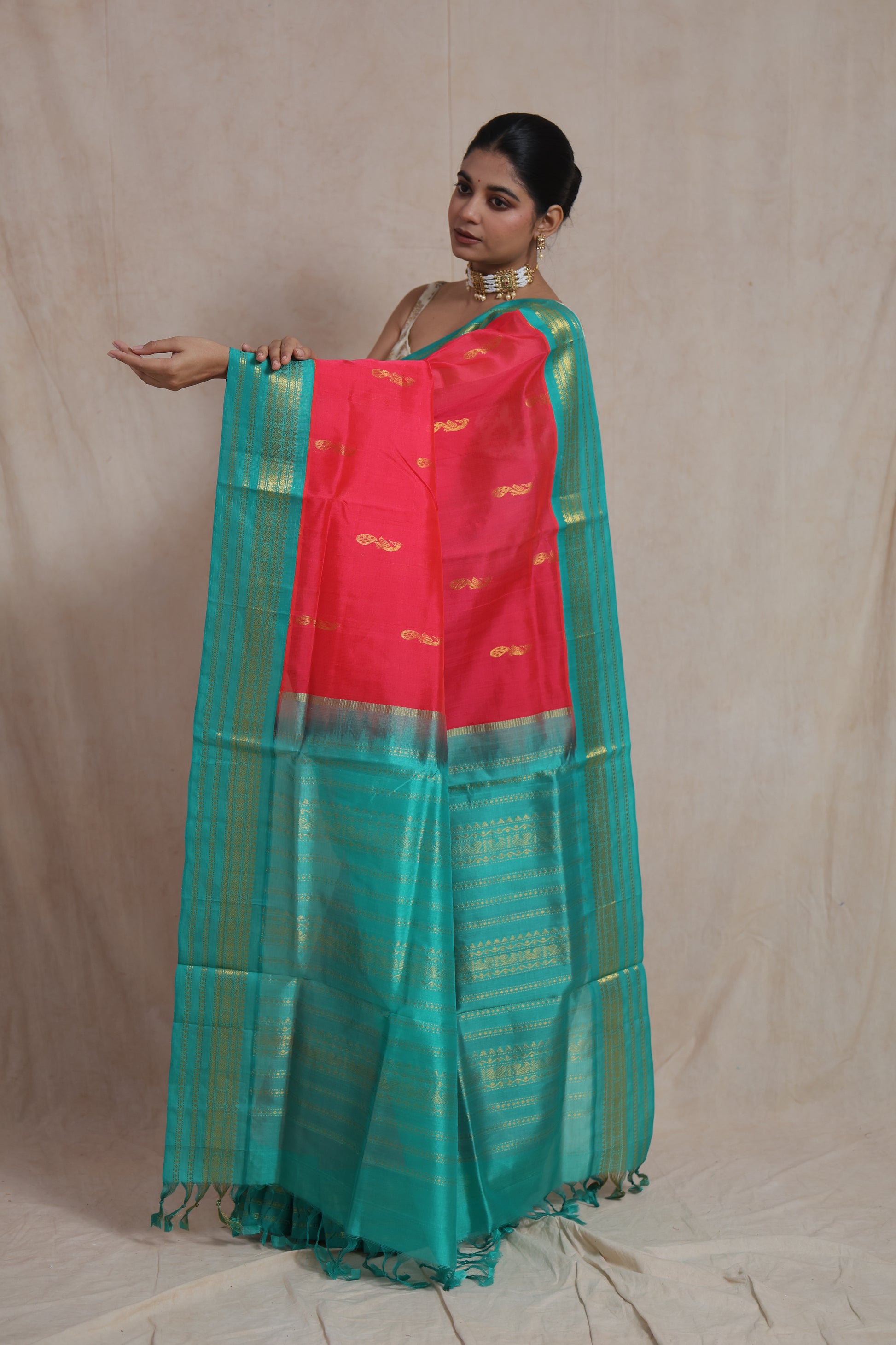 Border and body detail of REDDISH Pink Kanchipuram Handloom SICO Saree