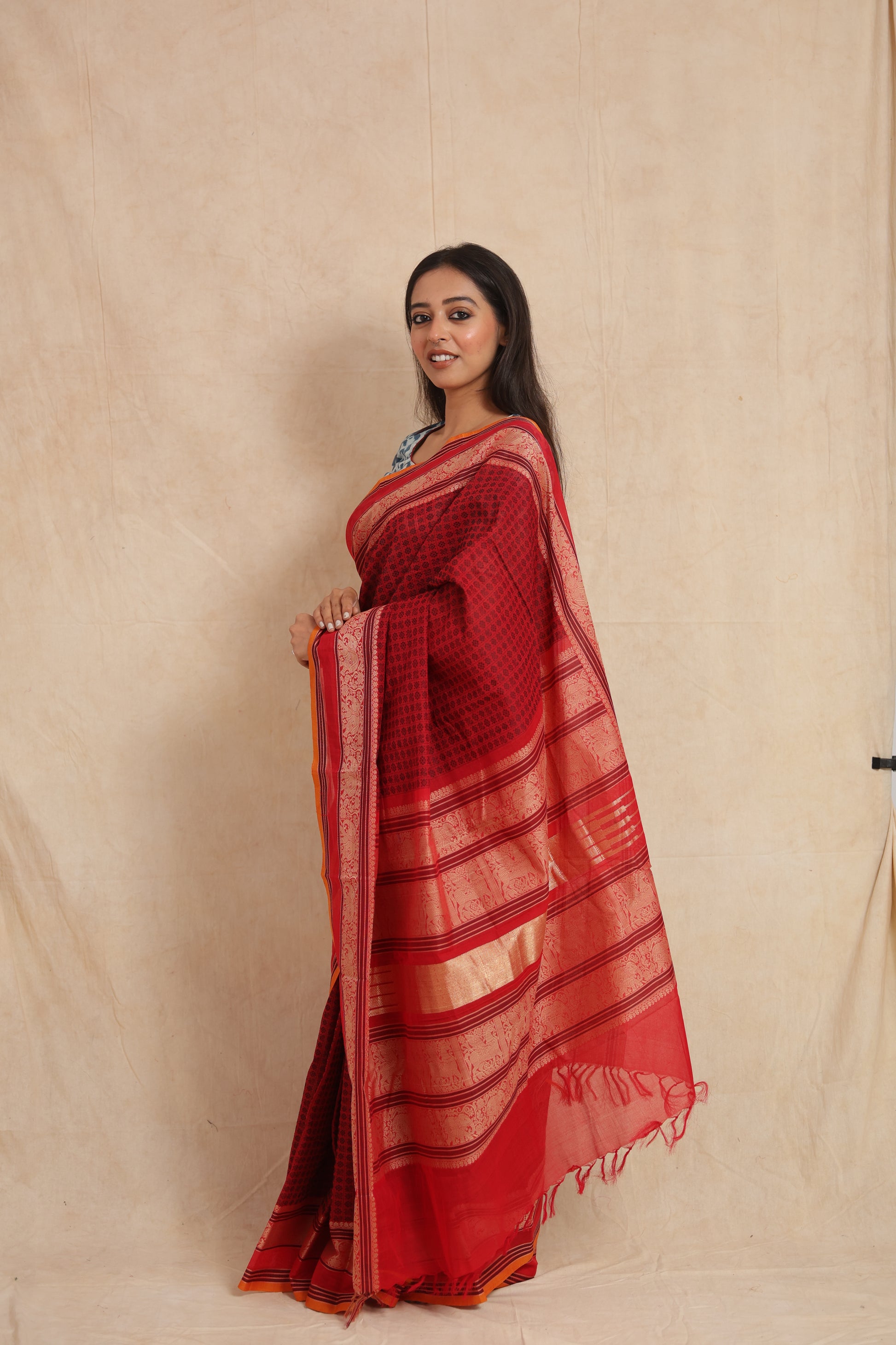 Side view of Kanchipuram cotton saree featuring coral pinkish pallu and traditional border