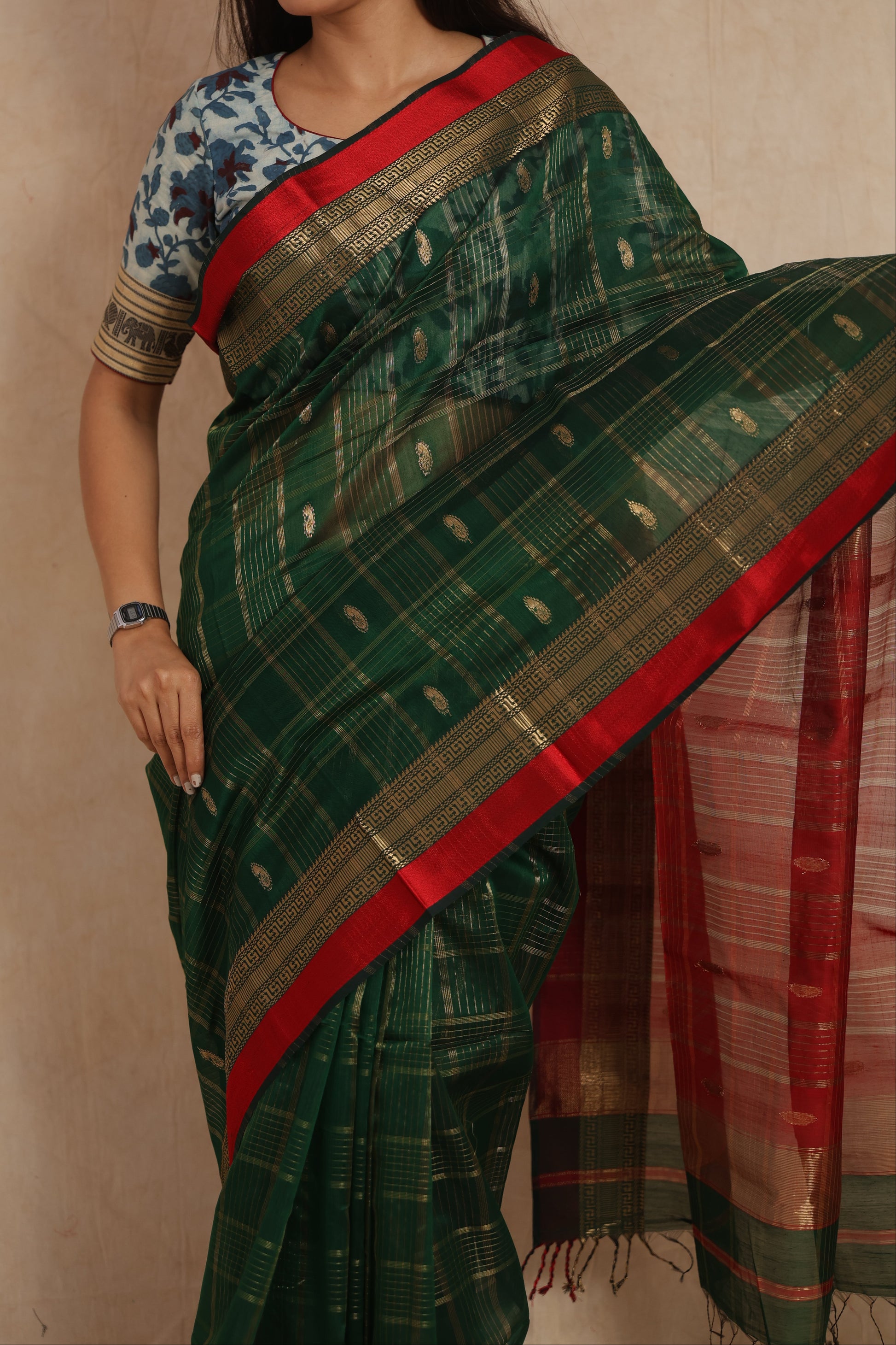Portrait view of green Maheshwari cotton saree with crimson red border