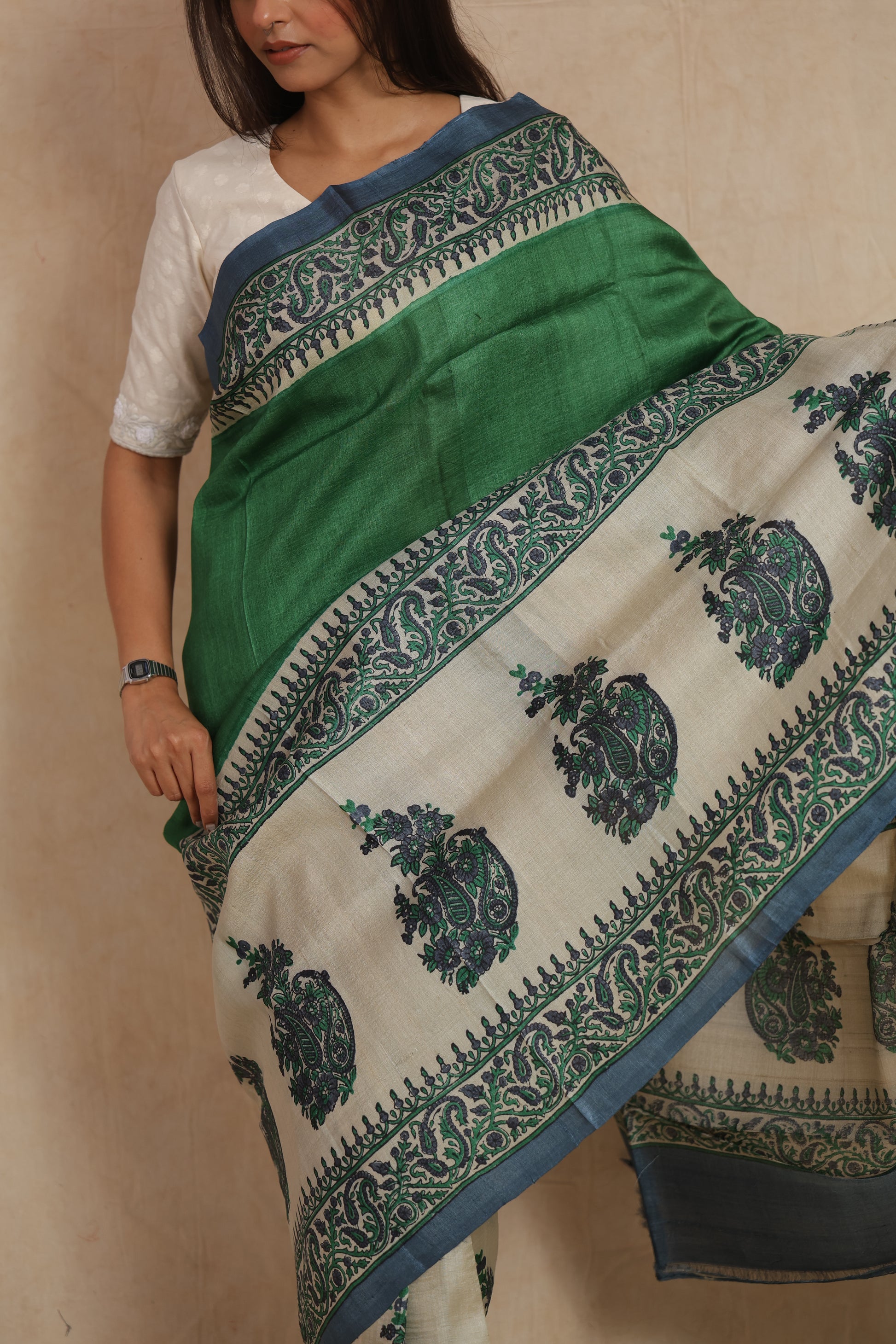 Detailed view of ivory pallu with paisley motifs and decorative border on Tussar silk saree