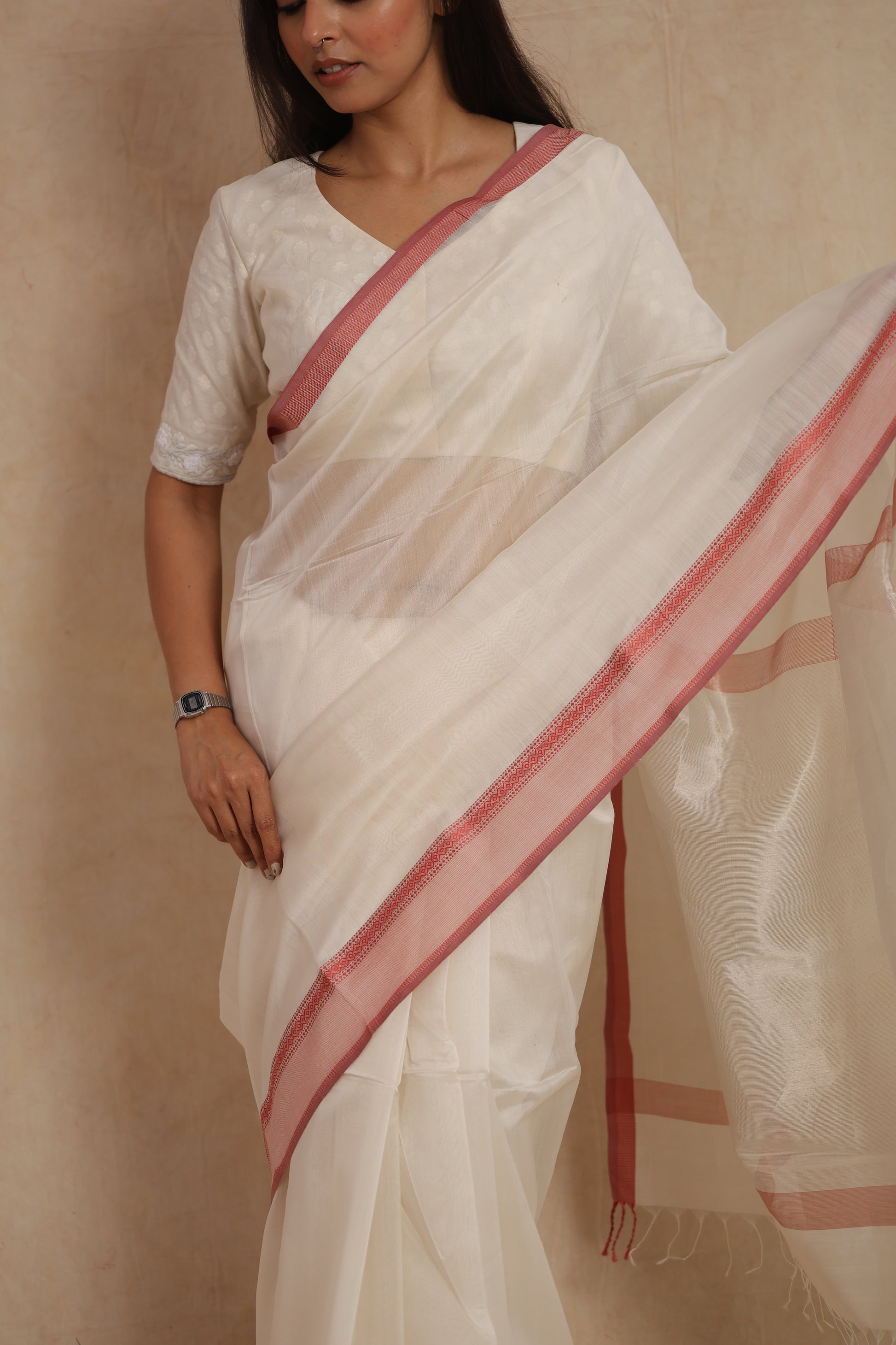 Close-up view of ivory white Maheshwari handloom silk cotton saree with blush pink woven border
