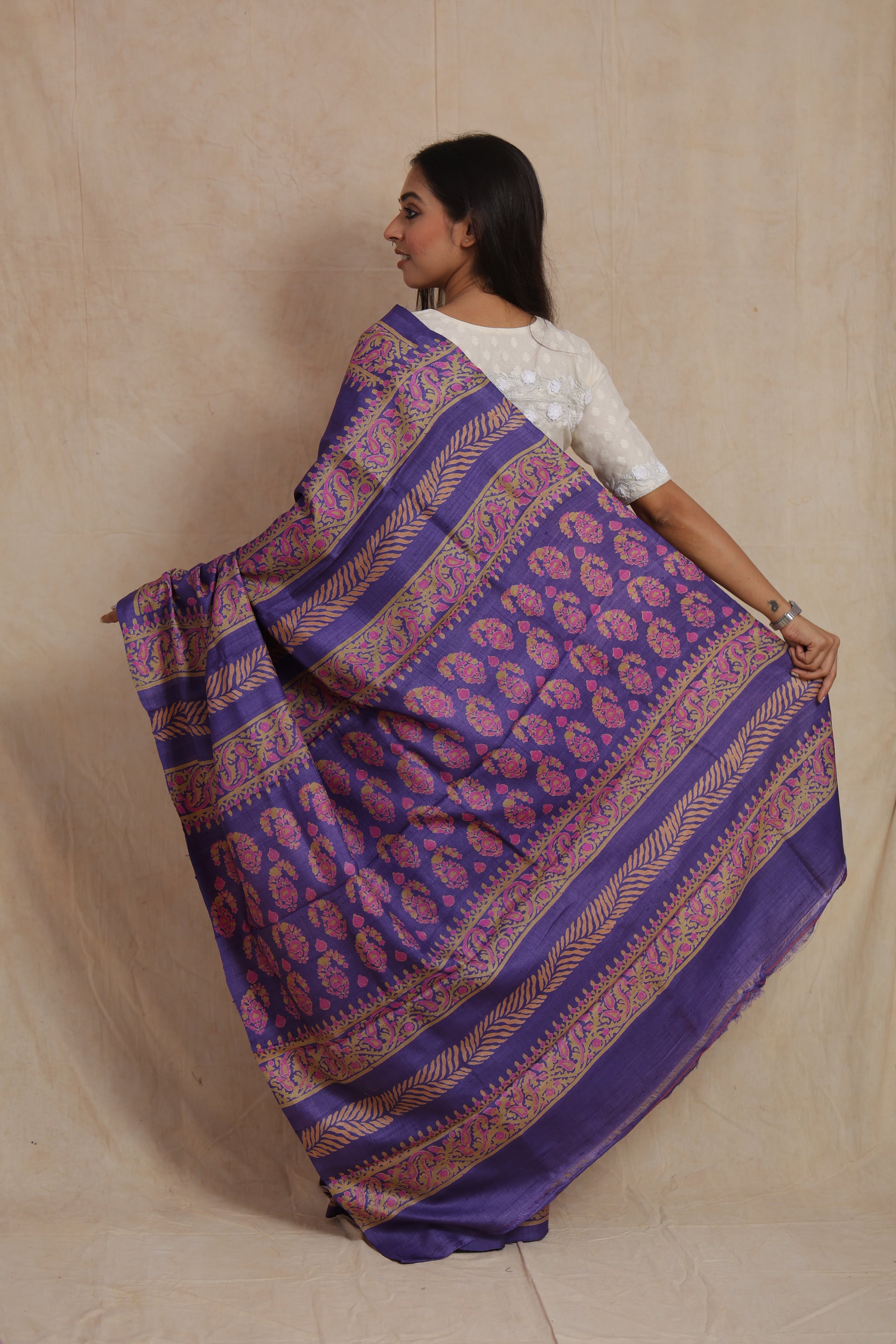 Full pallu display of purple Tassar printed saree featuring floral and leaf motifs