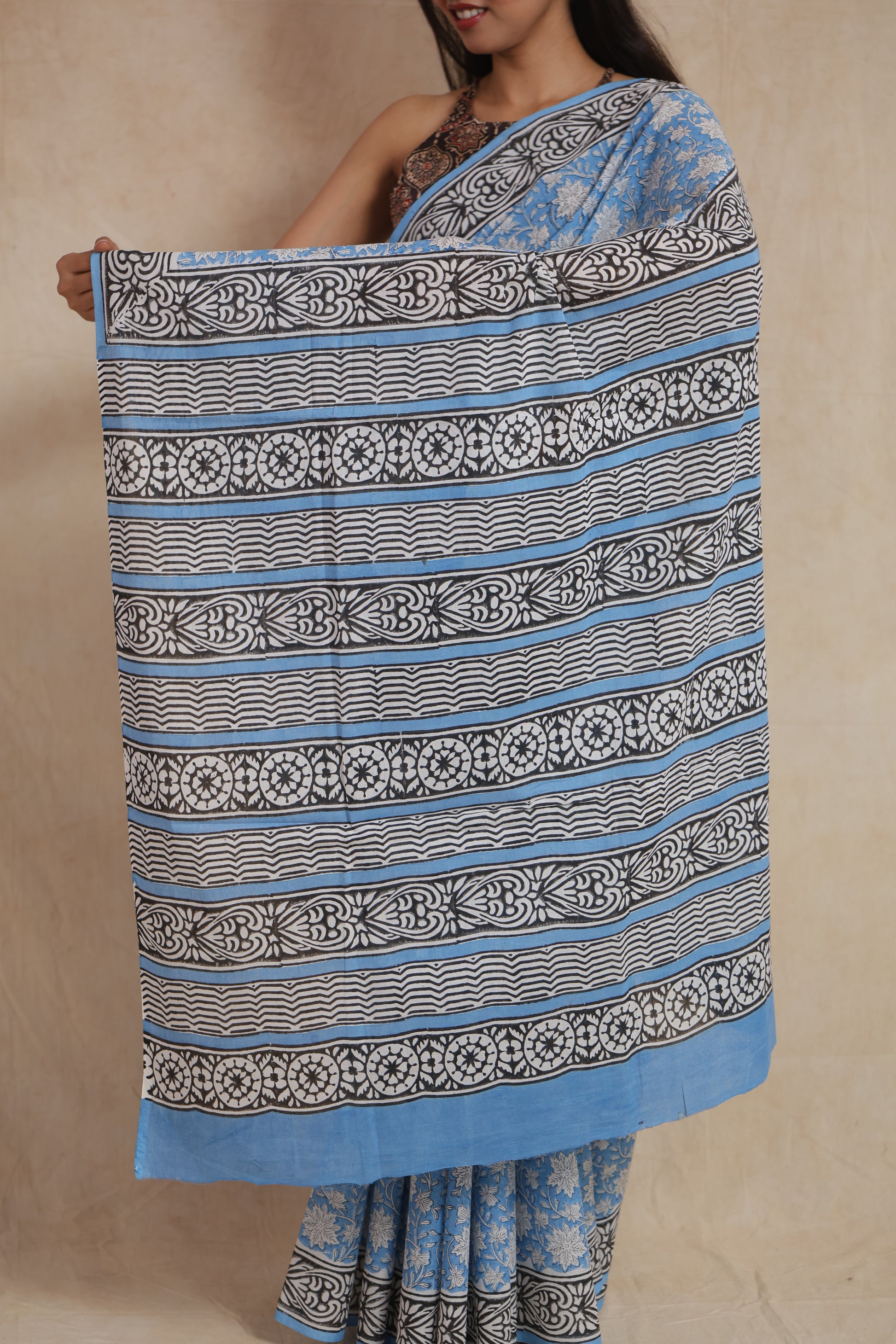 Detailed view of the cotton saree pallu featuring black and white striped patterns with a sky blue border.