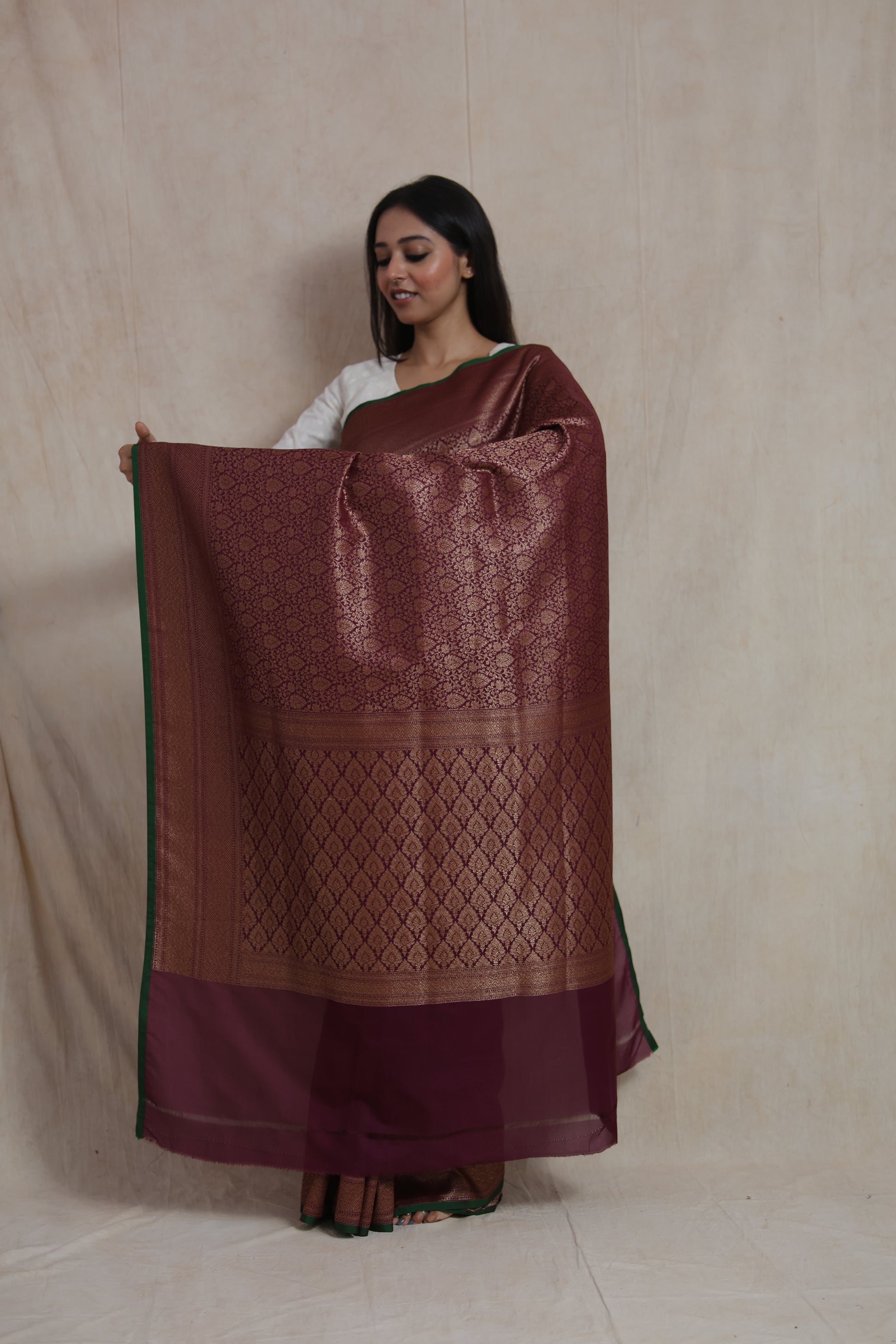 Close-up of the Banarasi silk pallu featuring intricate antique gold woven patterns
