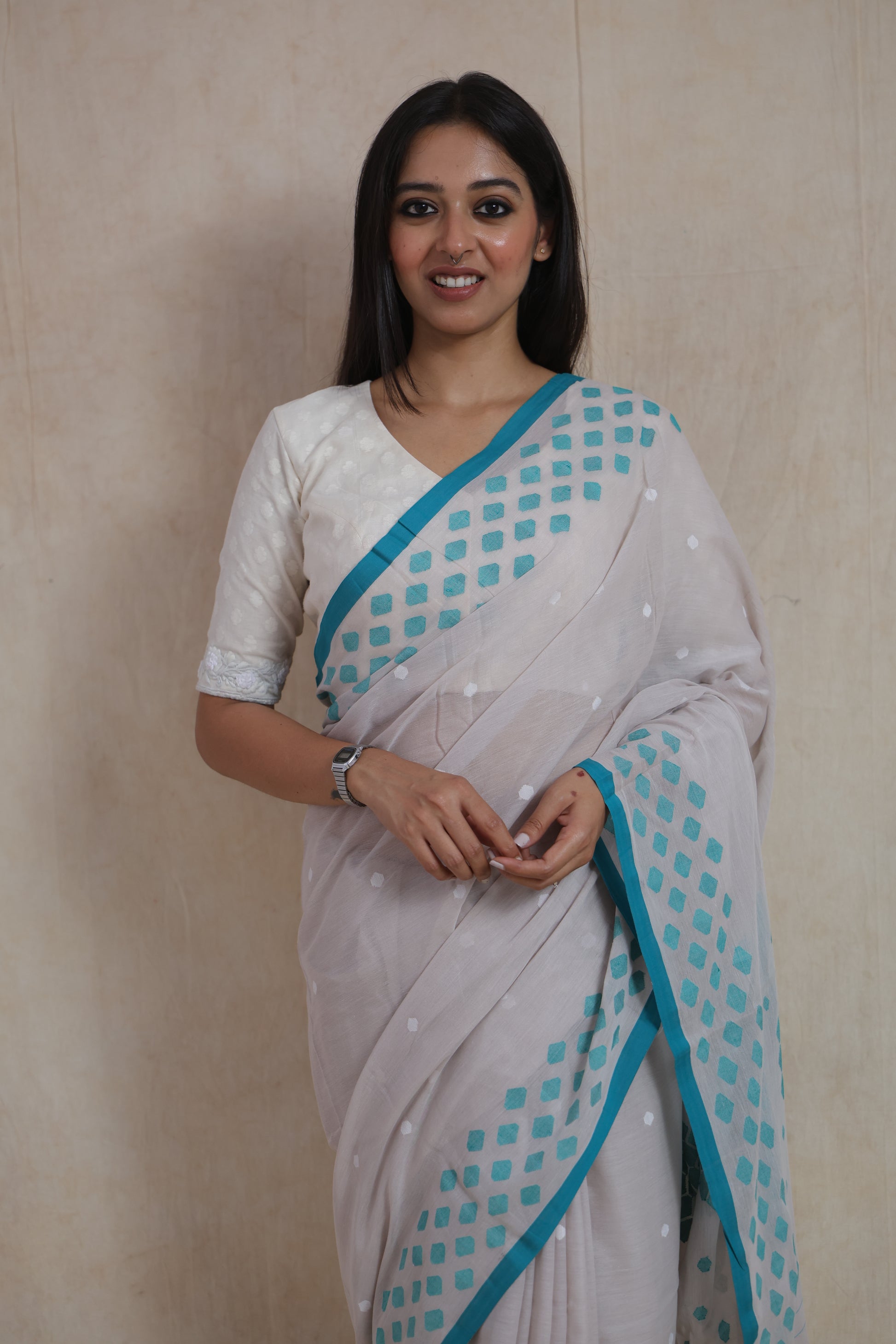 Detailed view of Bengal Cotton Fulia saree pallu with aqua blue geometric woven pattern and tassels