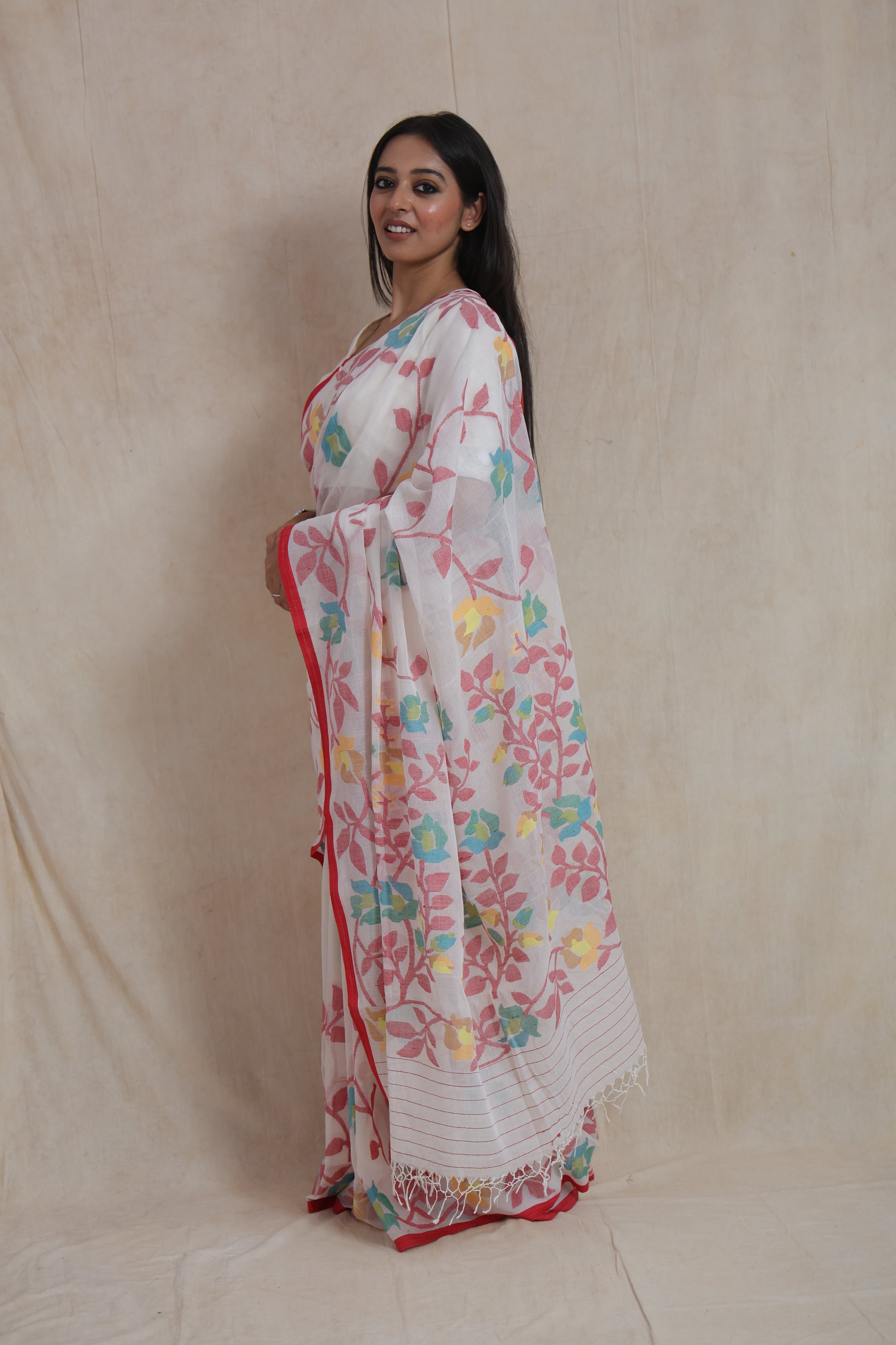 Side profile of handwoven Bengal Cotton Fulia saree featuring colorful floral vine patterns