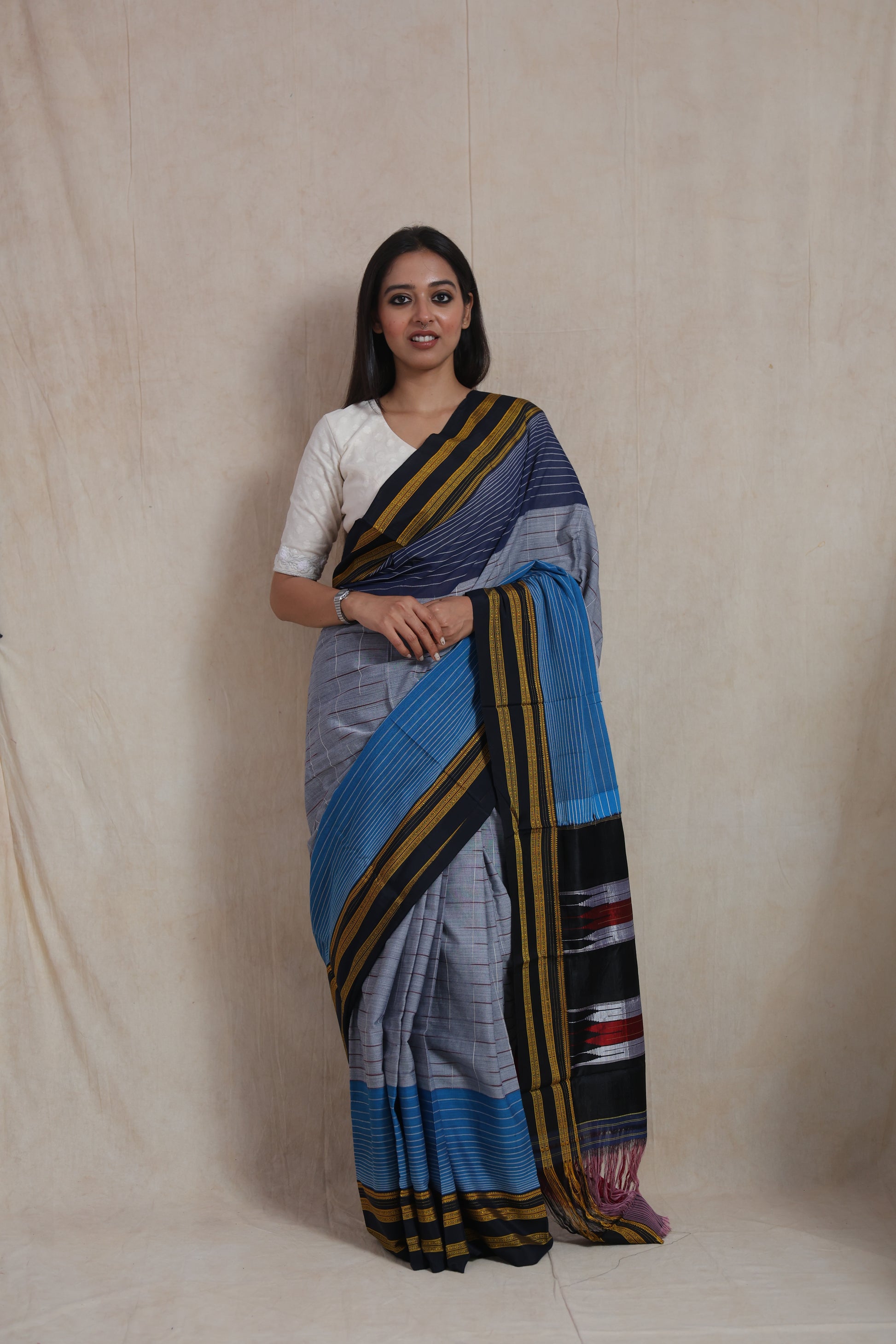 Full-length view of traditional Ilkal handloom cotton saree in grey and blue tones