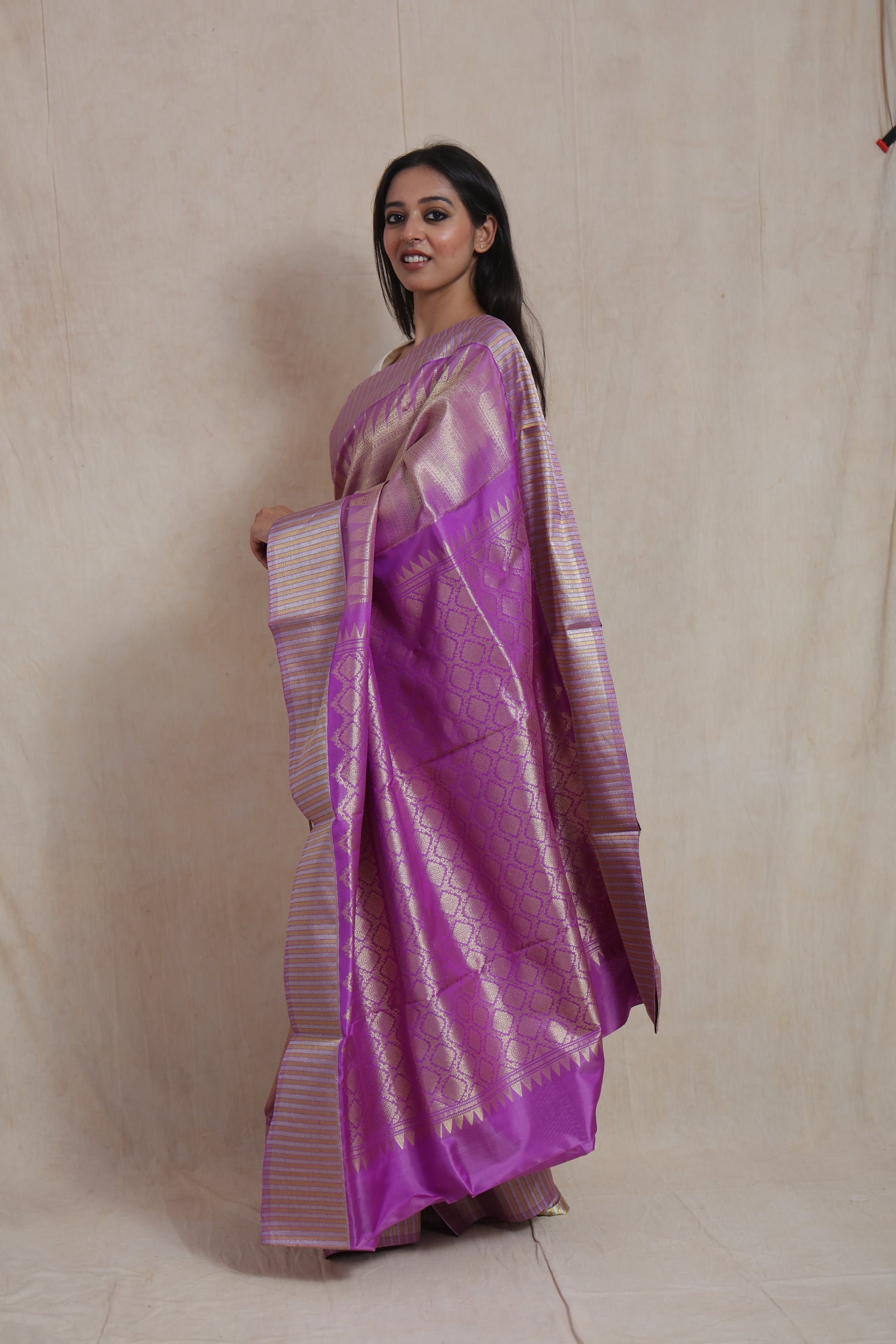 Side profile of lavender Kanjivaram silk saree with ornate woven pallu