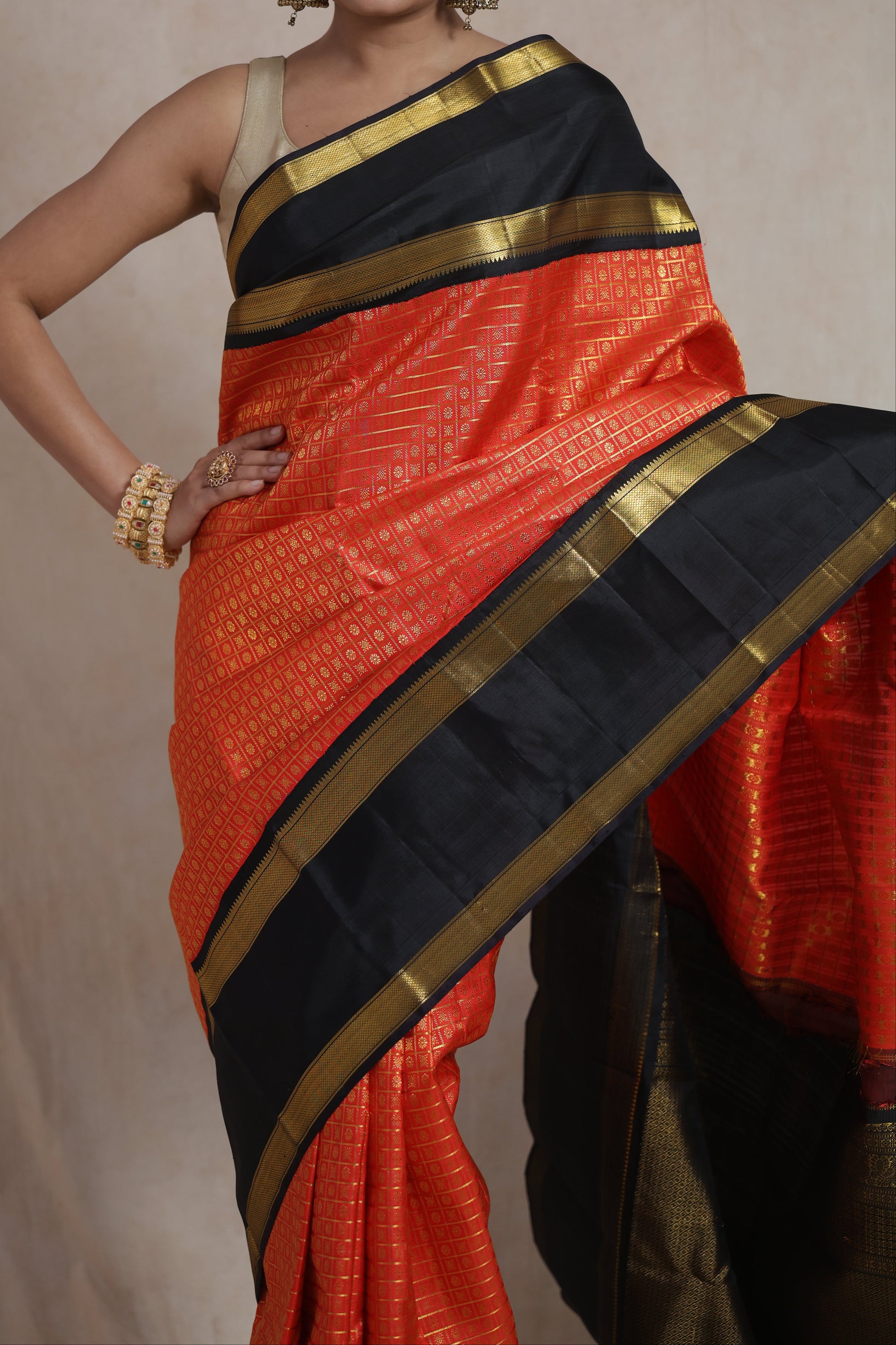 Detailed view of black contrast border with traditional woven craftsmanship on Kanjivaram silk saree