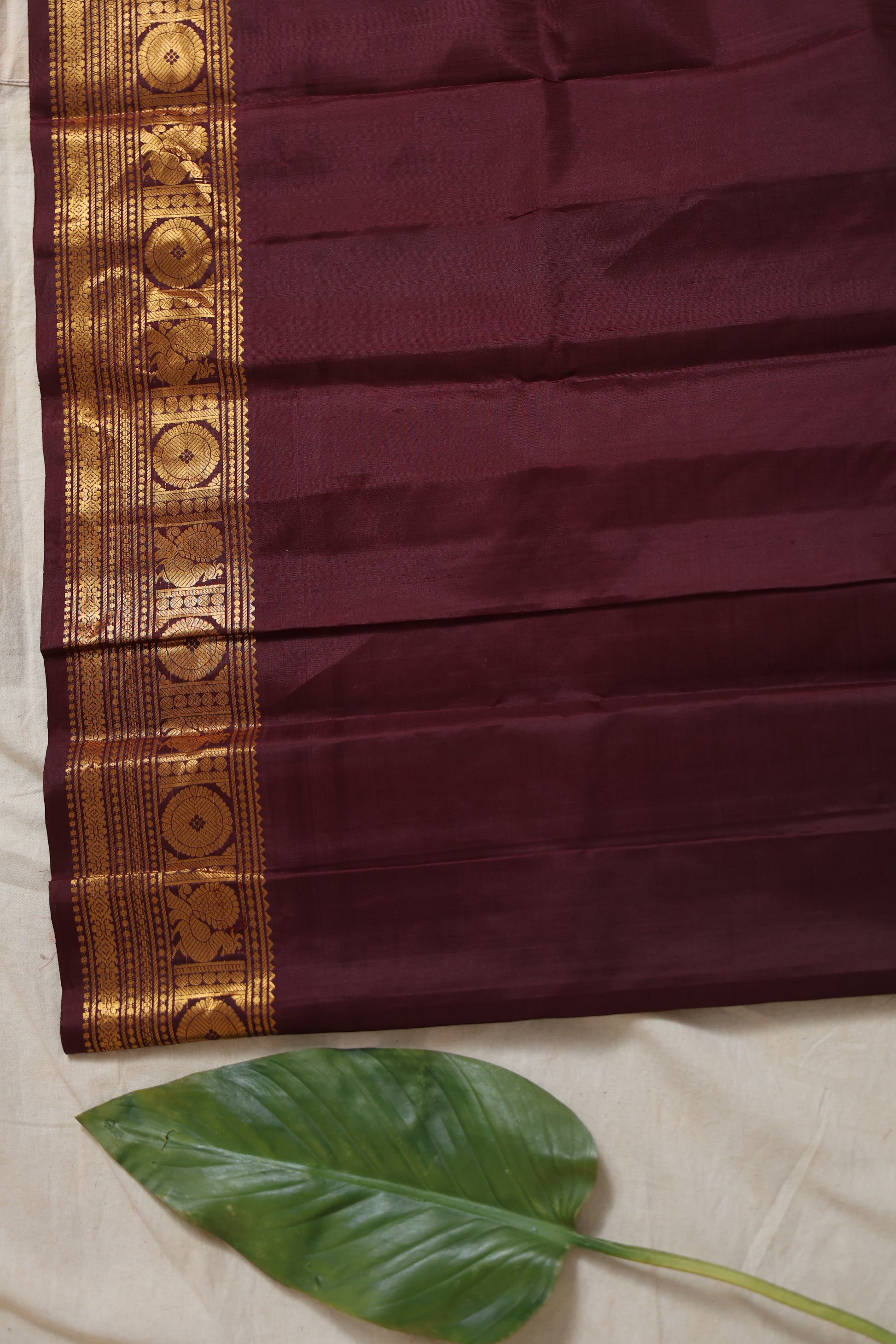 Flat-lay view of the Gadwal silk saree displaying its contrast border, elegant silk body, and woven pallu.