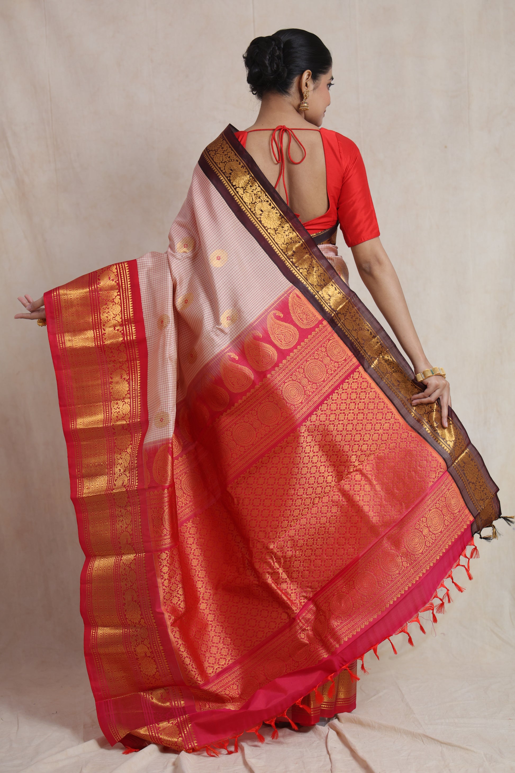 Back view of Gadwal handloom silk saree highlighting intricate woven pallu and traditional craftsmanship