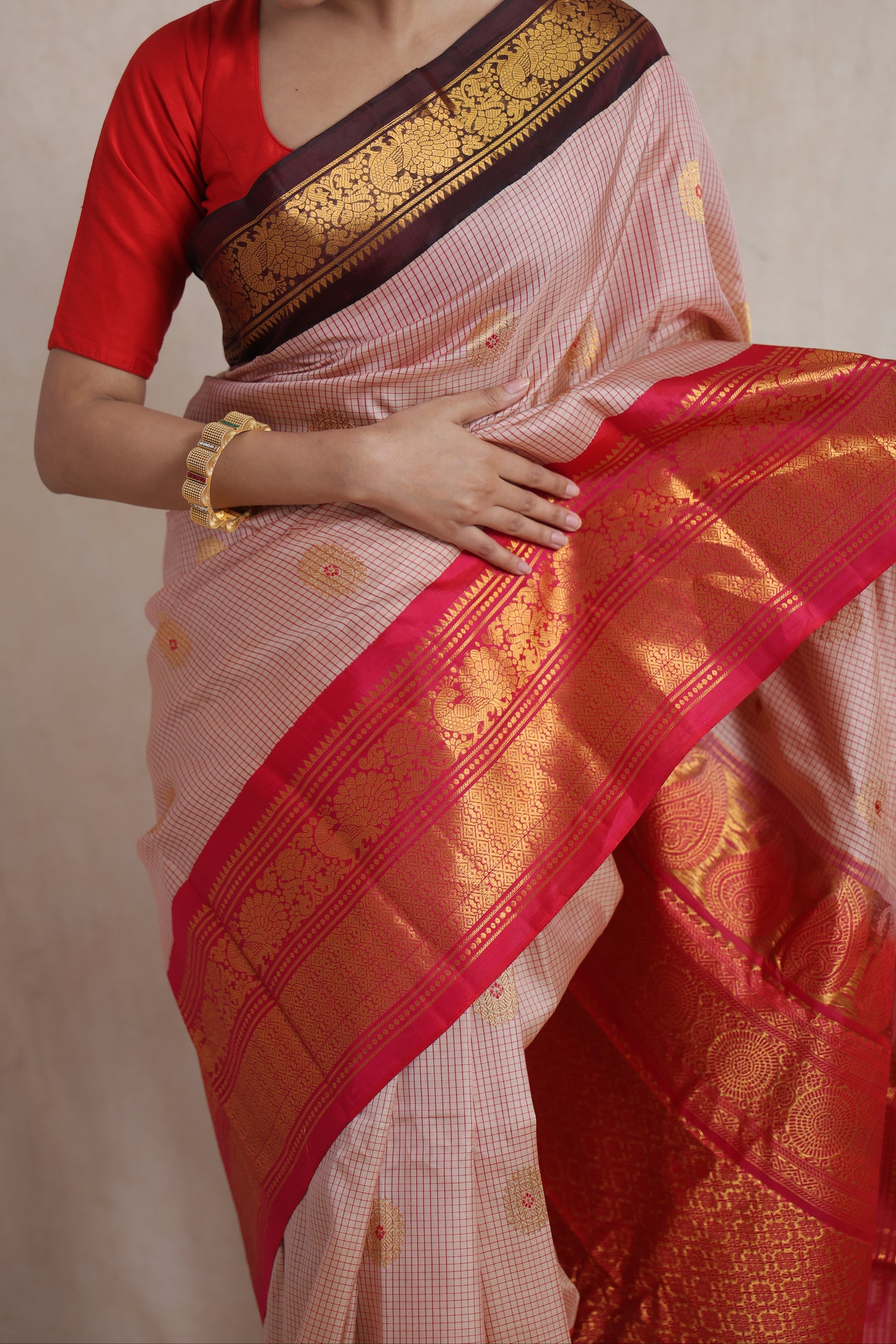 Detailed view of crimson red woven border and pallu on ivory beige Gadwal silk saree