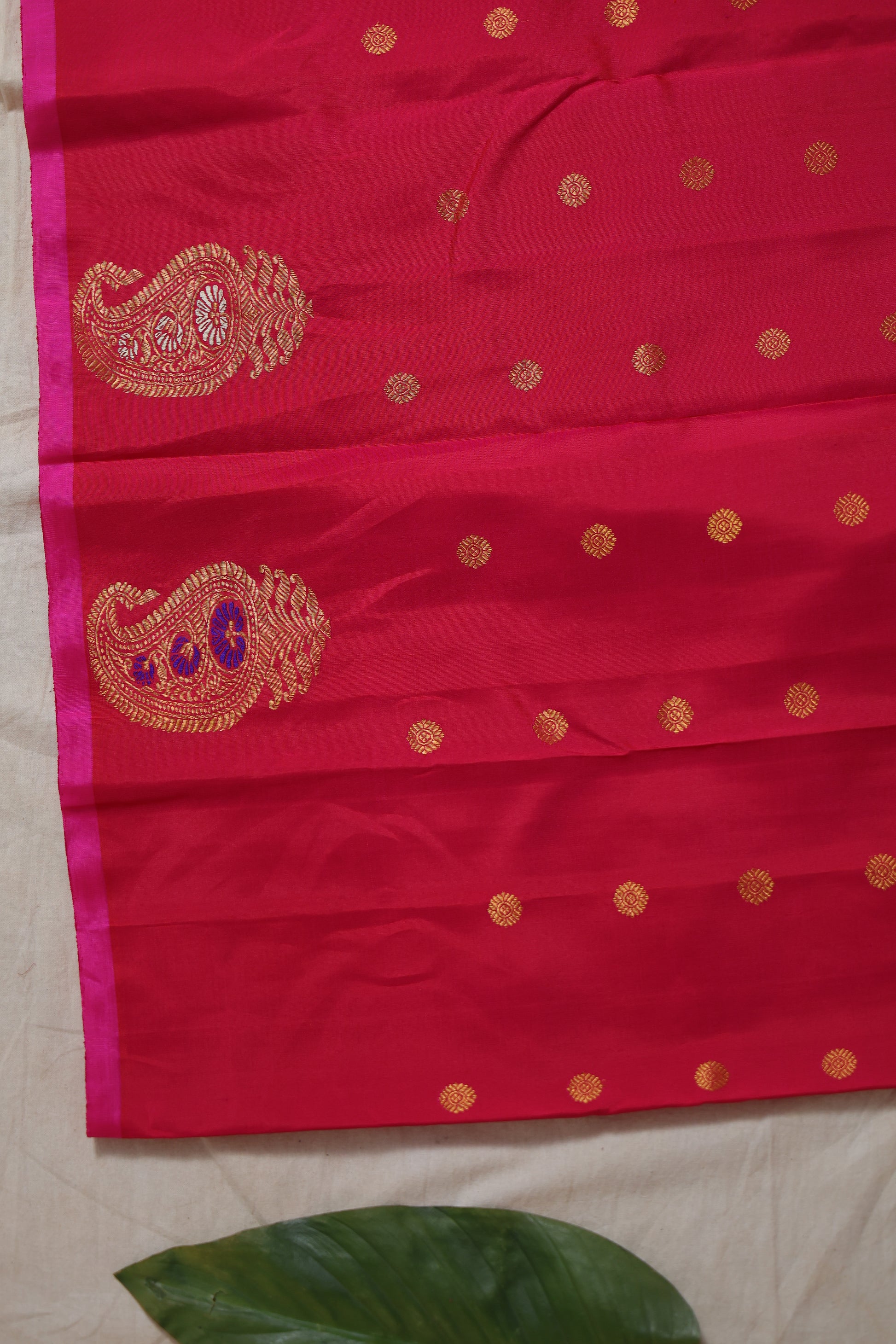 Detailed drape view of the Gadwal silk saree featuring intricate paisley motifs and woven craftsmanship.