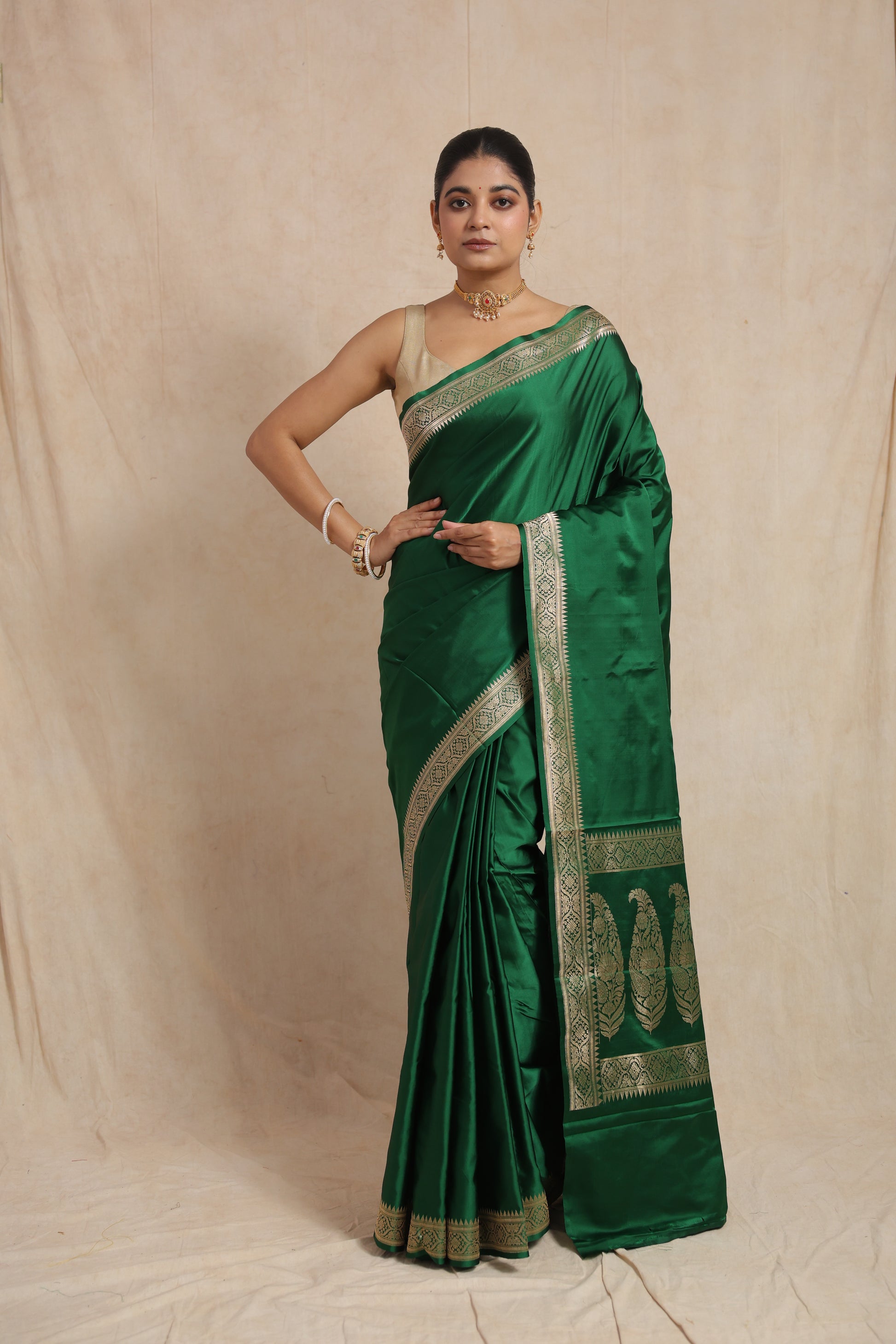 Full view of emerald green Banarasi art silk saree with woven border and paisley pallu