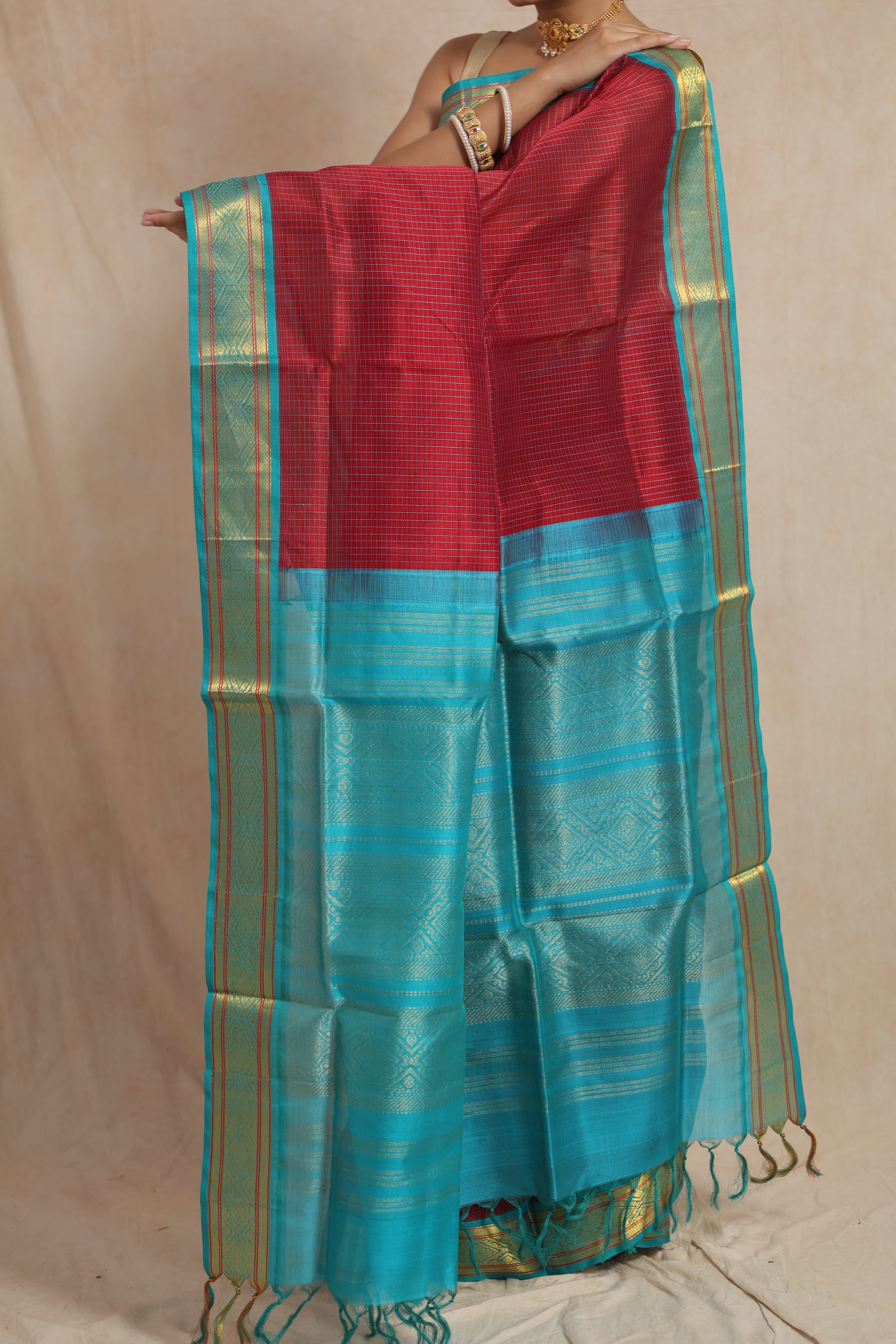 Full view of the aqua blue woven pallu of the maroon Kanchipuram SICO saree