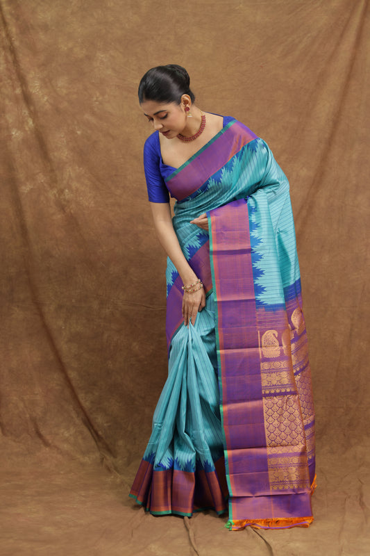 Turquoise Blue Gadwal Silk Saree with Magenta Border & Gold Woven Pallu