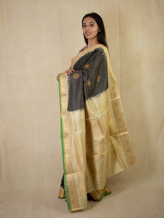 HANDWOVEN BLACK COLOUR GADWAL SILK SAREE WITH 88 CM BLOUSE PIECE