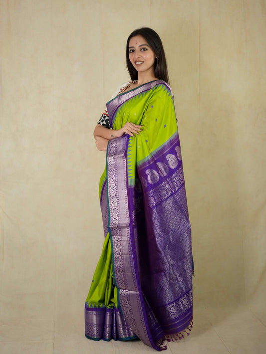 HANDWOVEN GREEN COLOUR GADWAL SILK SAREE WITH 93 CM BLOUSE PIECE