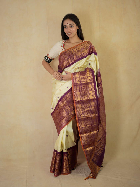 HANDWOVEN OFF-WHITE COLOUR GADWAL SILK SAREE WITH 83 CM BLOUSE PIECE