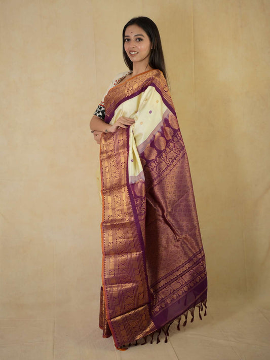 HANDWOVEN OFF-WHITE COLOUR GADWAL SILK SAREE WITH 83 CM BLOUSE PIECE