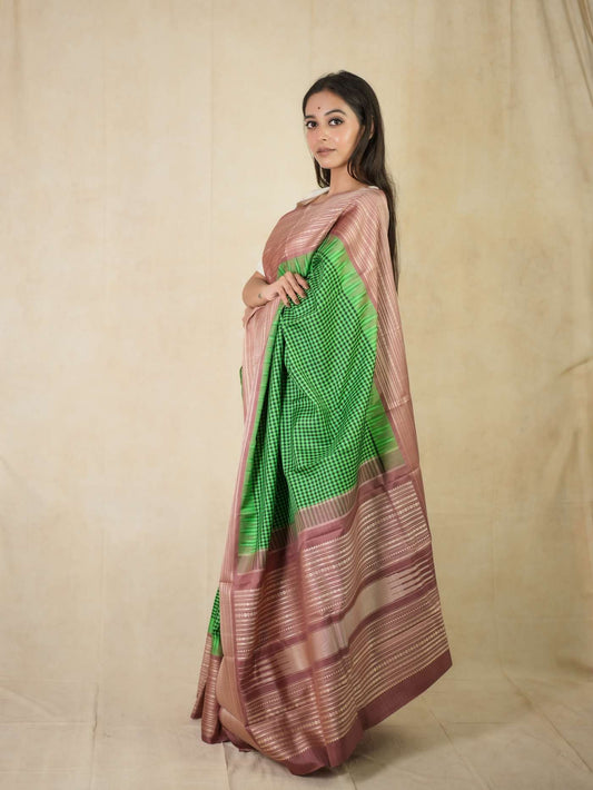 HANDWOVEN GREEN AND BLACK COLOUR KANJEEVARAM SILK SAREE WITH 72 CM BLOUSE PIECE