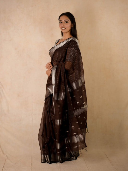 HANDWOVEN COCO BROWN COLOUR MAHESWARI SILK-COTTON SAREE WITH 73 CM BLOUSE PIECE