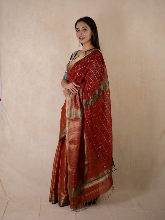 HANDWOVEN RED COLOUR MAHESWARI SILK-COTTON SAREE WITH 72 CM BLOUSE PIECE