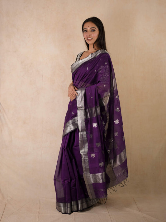 HANDWOVEN VIOLET COLOUR MAHESWARI SILK-COTTON SAREE WITH 77 CM BLOUSE PIECE