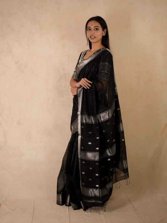 HANDWOVEN BLACK COLOUR MAHESWARI SILK- COTTON SAREE WITH 68 CM BLOUSE PIECE