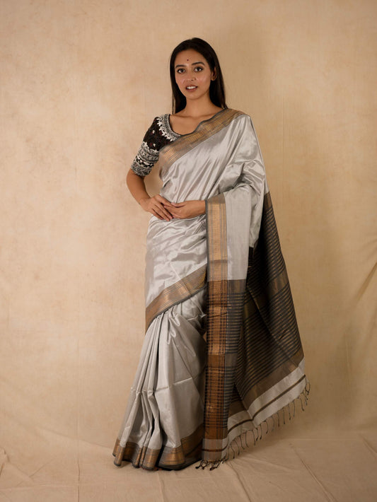HANDWOVEN ASH COLOUR MAHESWARI SILK SAREE WITH 79 CM BLOUSE PIECE