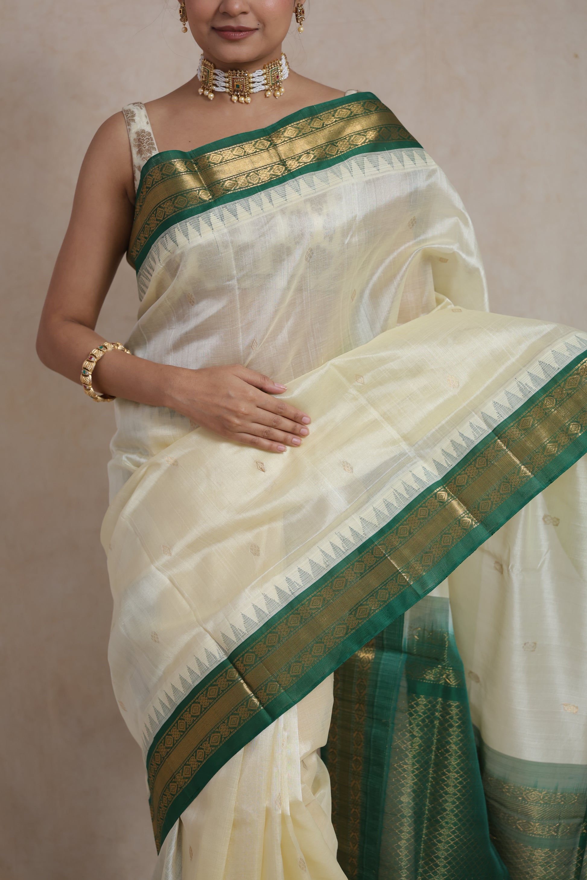 Back view of ivory Kanchipuram silk cotton saree with woven zari pallu