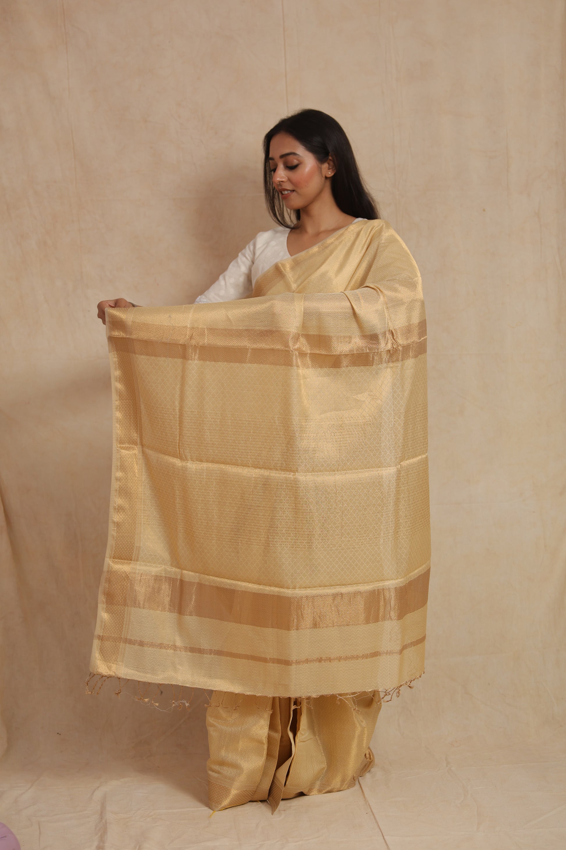 Full display of golden beige Maheshwari silk cotton saree with elegant woven border