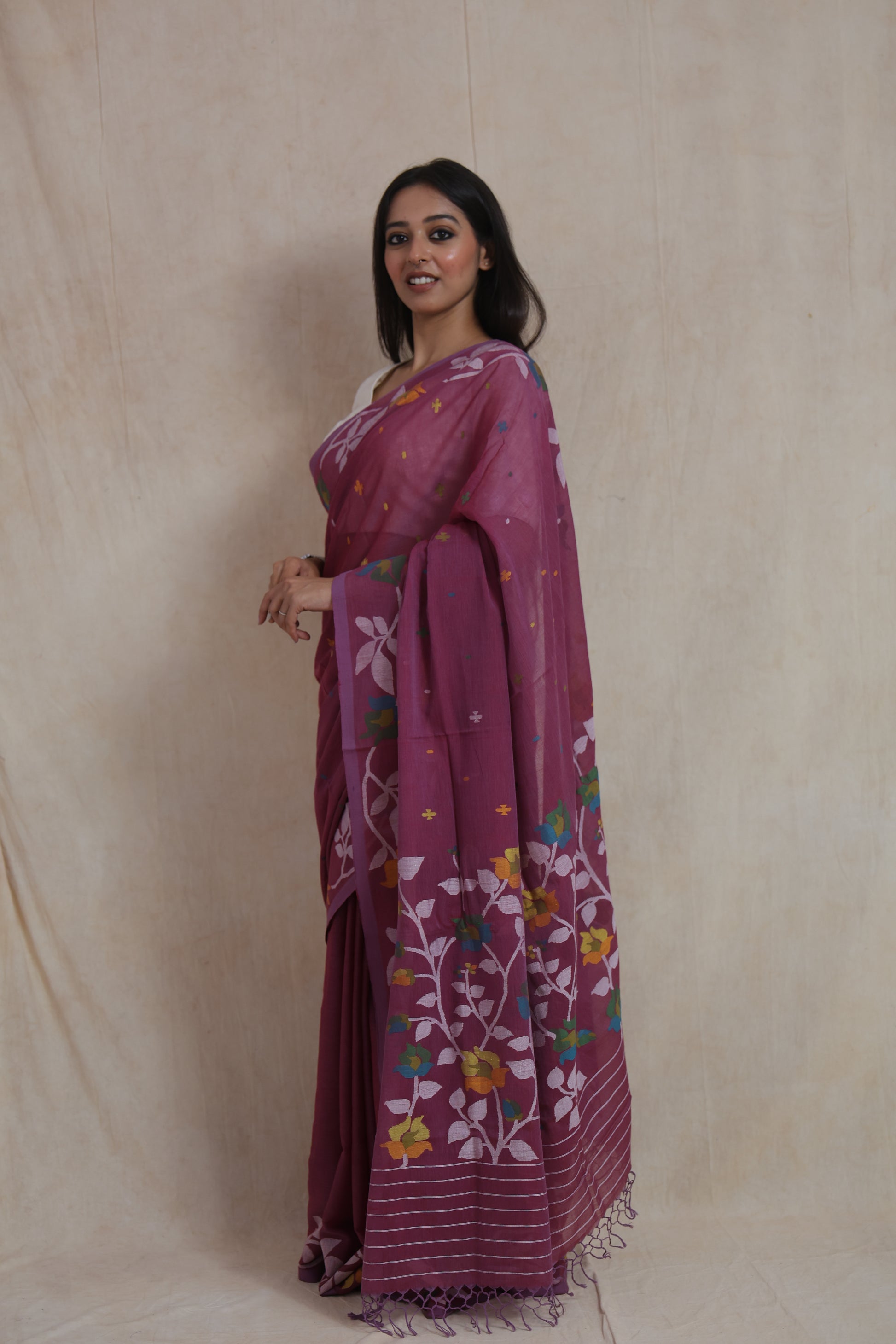 Side view of handwoven Bengal Cotton Fulia saree featuring floral Jamdani-inspired motifs