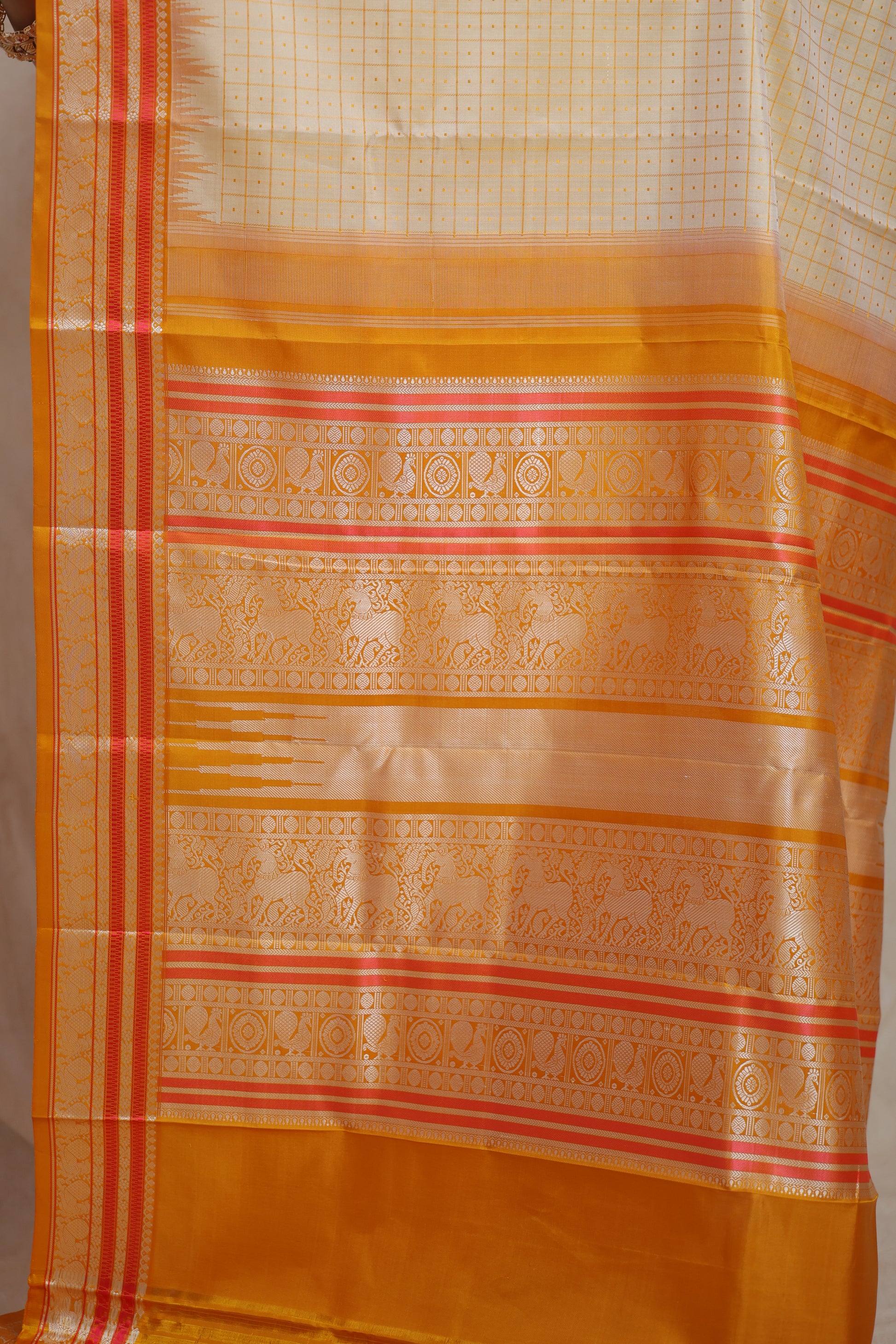 close_up_kanchipuram-silk-blouse-detail