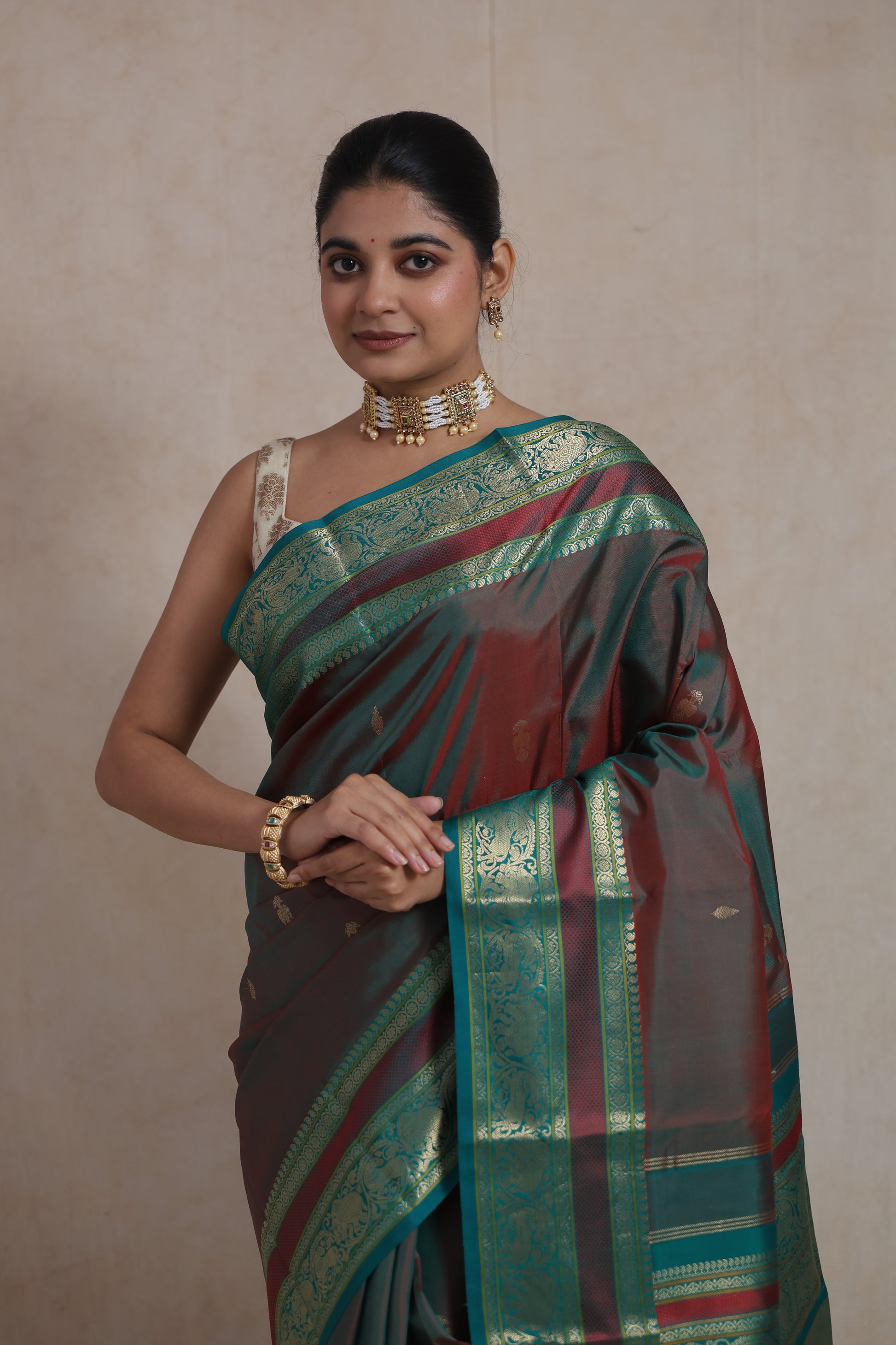 dual-tone-maroon-teal-kanchiwaram-silk-saree-traditional-Close-look-1B1A0608-jpg