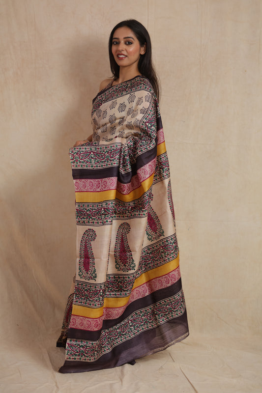Side profile of ivory Tussar print saree with multicolor printed pallu