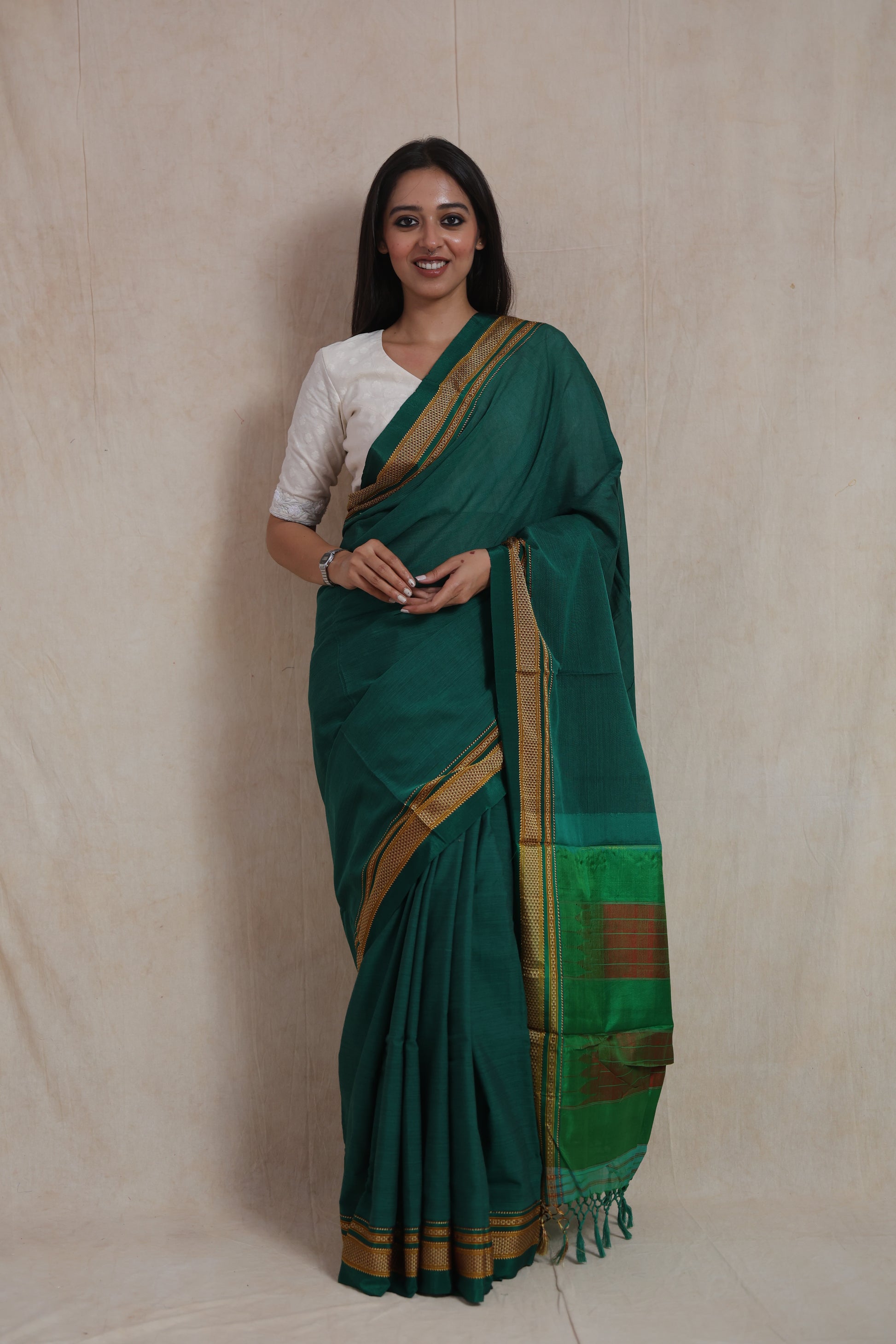 Full front view of traditional emerald green Ilkal cotton saree