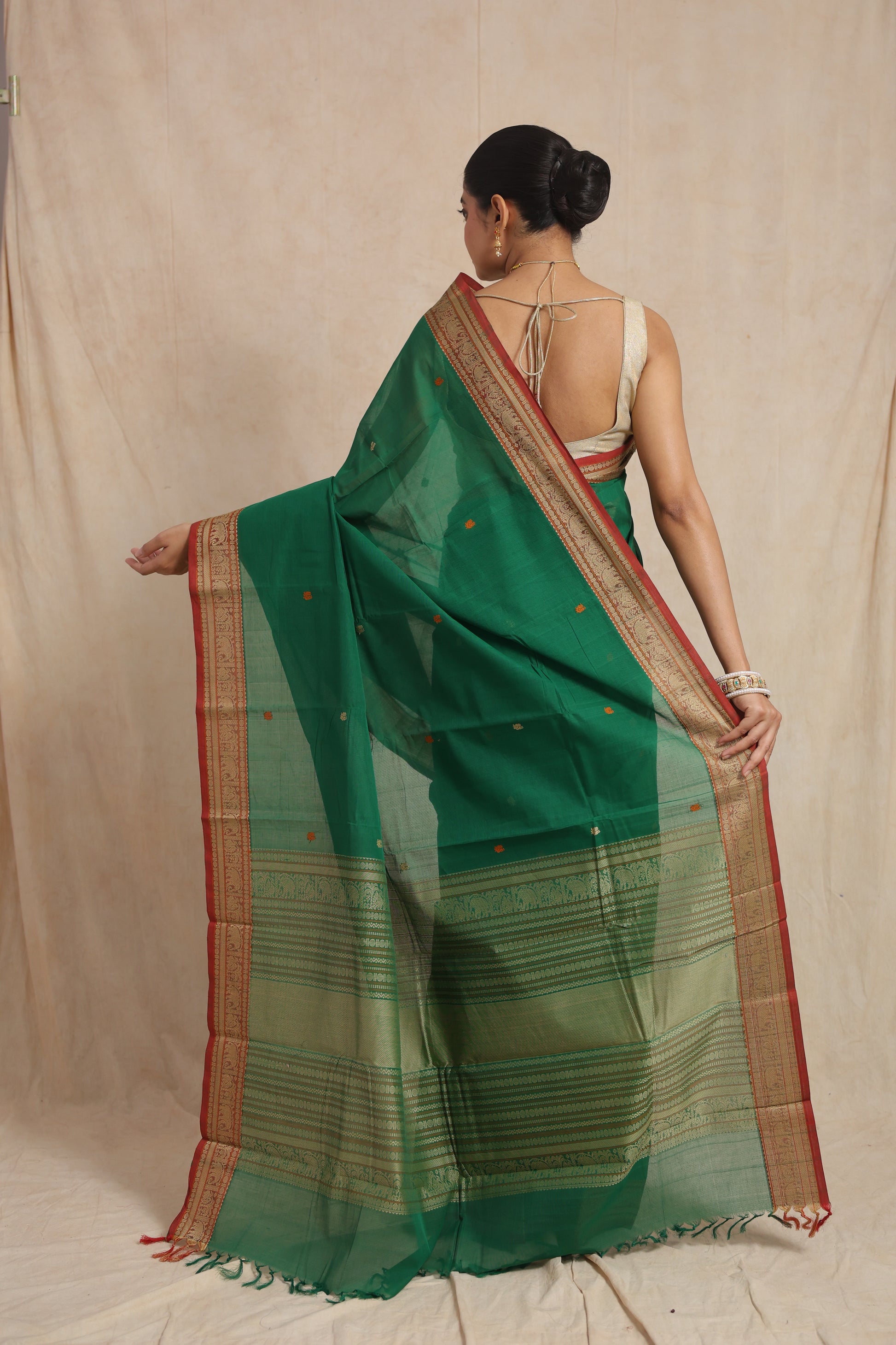 Back view of emerald green Kanchipuram cotton saree
